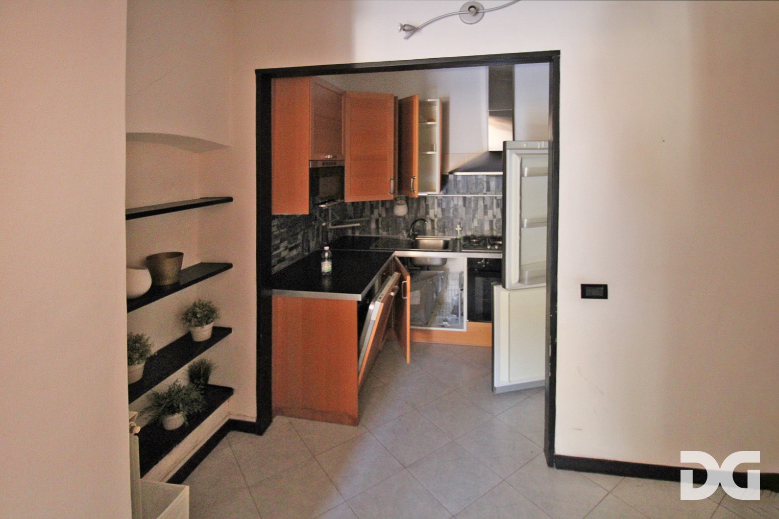 Immobiliare Del Guasta CENTRO – VIA SAN VINCENZO ARREDATI MQ. 60 CON BALCONE