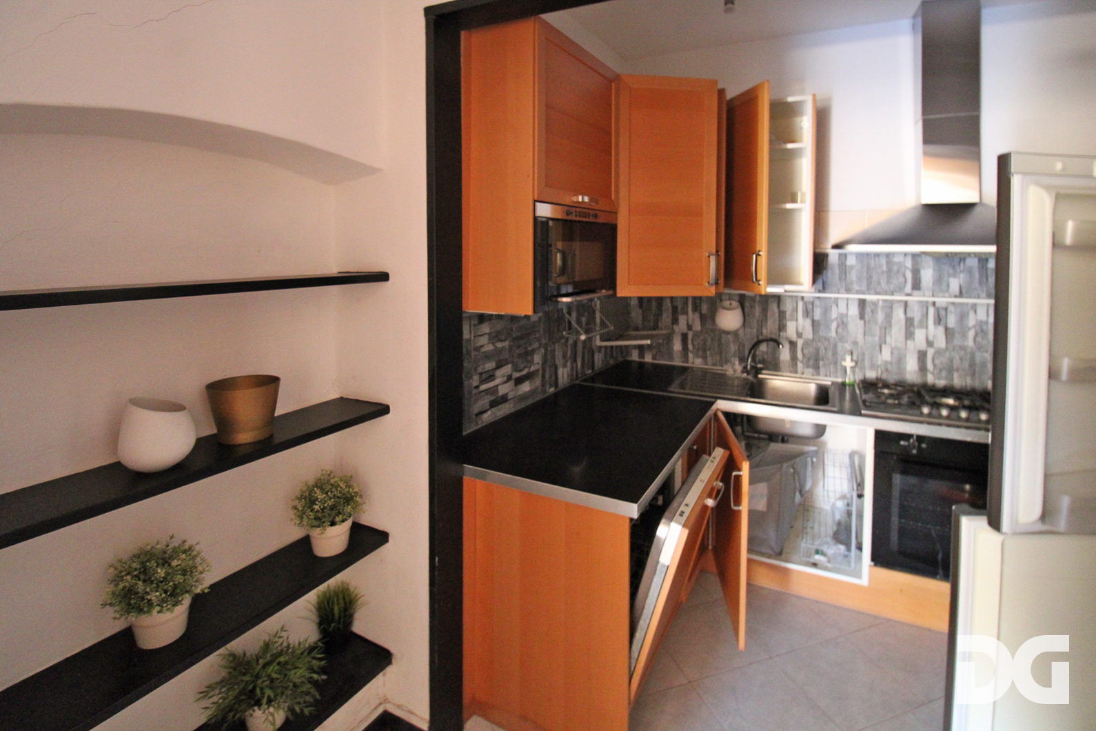 Immobiliare Del Guasta CENTRO – VIA SAN VINCENZO ARREDATI MQ. 60 CON BALCONE