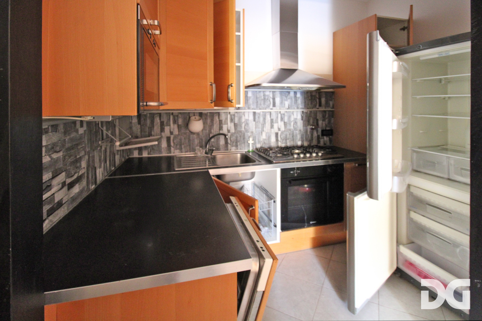 Immobiliare Del Guasta CENTRO – VIA SAN VINCENZO ARREDATI MQ. 60 CON BALCONE
