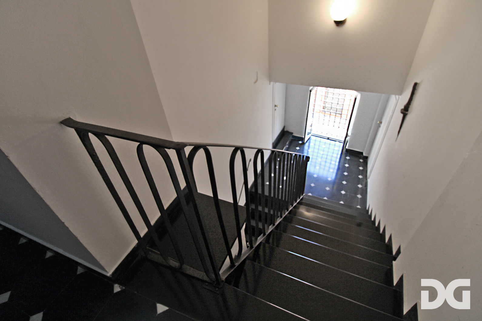 Immobiliare Del Guasta CENTRO – VIA SAN VINCENZO ARREDATI MQ. 60 CON BALCONE