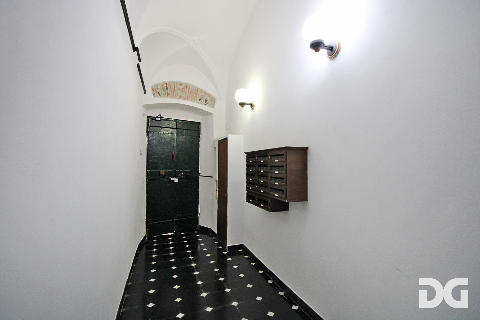 Immobiliare Del Guasta CENTRO – VIA SAN VINCENZO ARREDATI MQ. 60 CON BALCONE