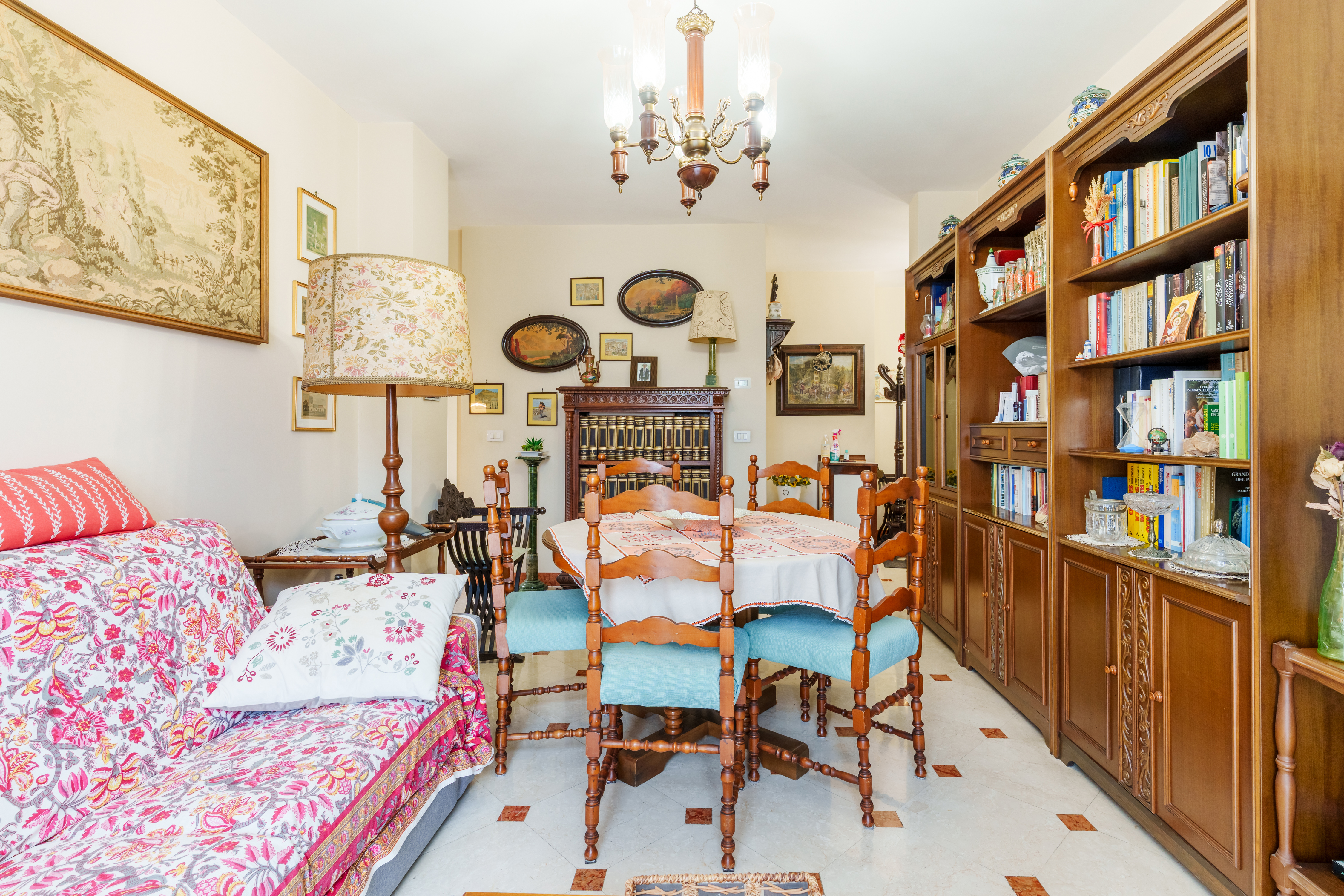 Immobiliare Del Guasta CENTRO – PIAZZA DELLA NUNZIATA MQ. 89 CON POGGIOLO E BOX