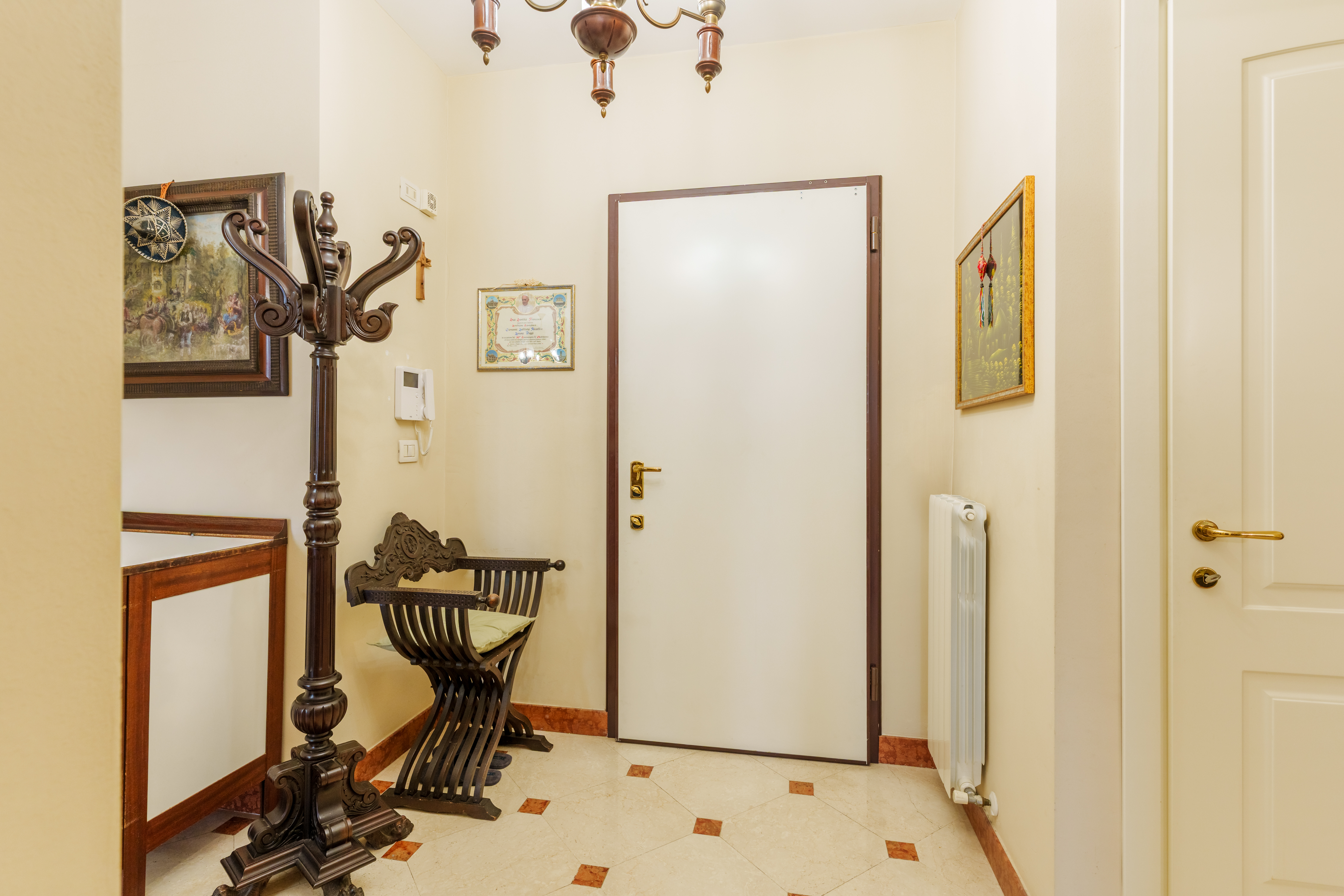 Immobiliare Del Guasta CENTRO – PIAZZA DELLA NUNZIATA MQ. 89 CON POGGIOLO E BOX
