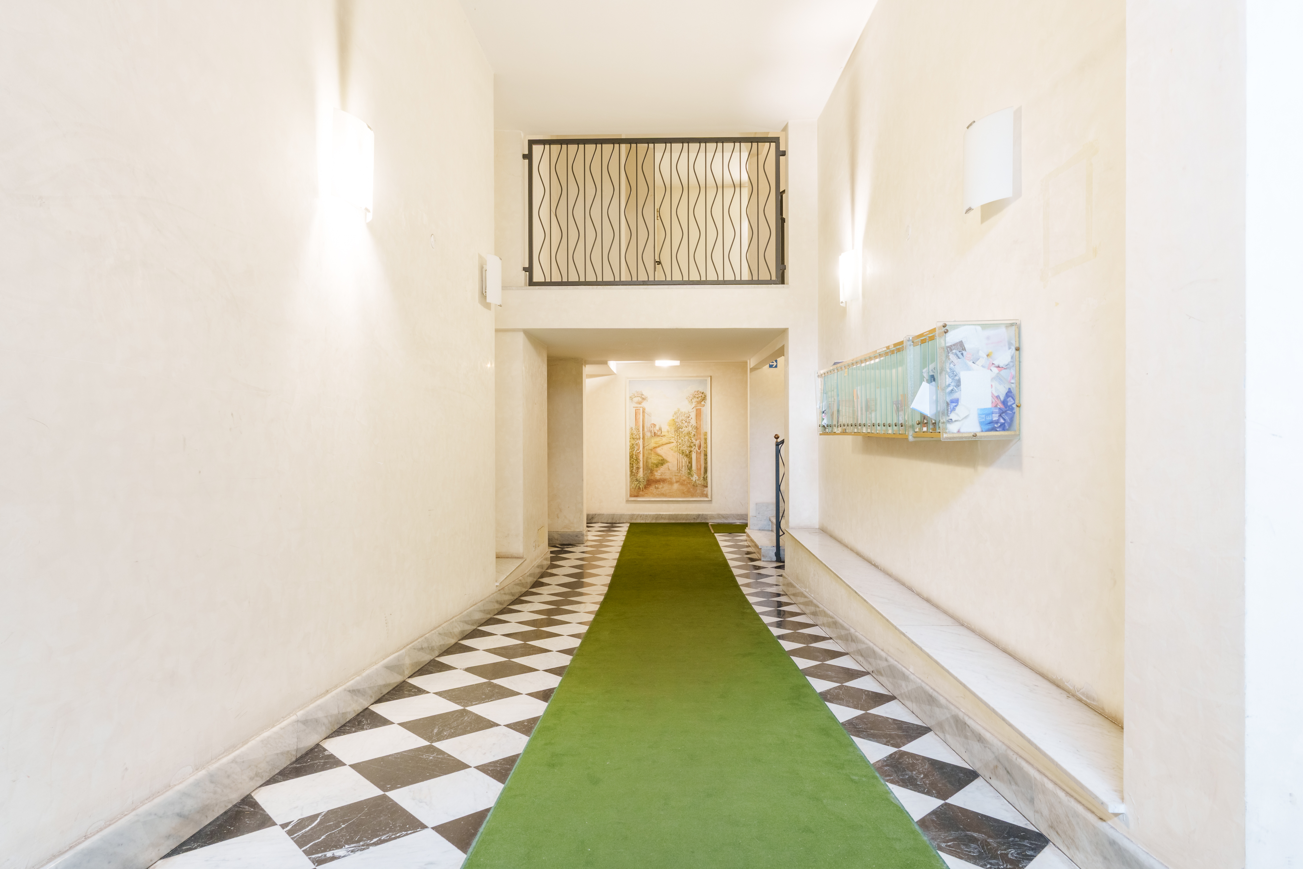 Immobiliare Del Guasta CENTRO – PIAZZA DELLA NUNZIATA MQ. 89 CON POGGIOLO E BOX