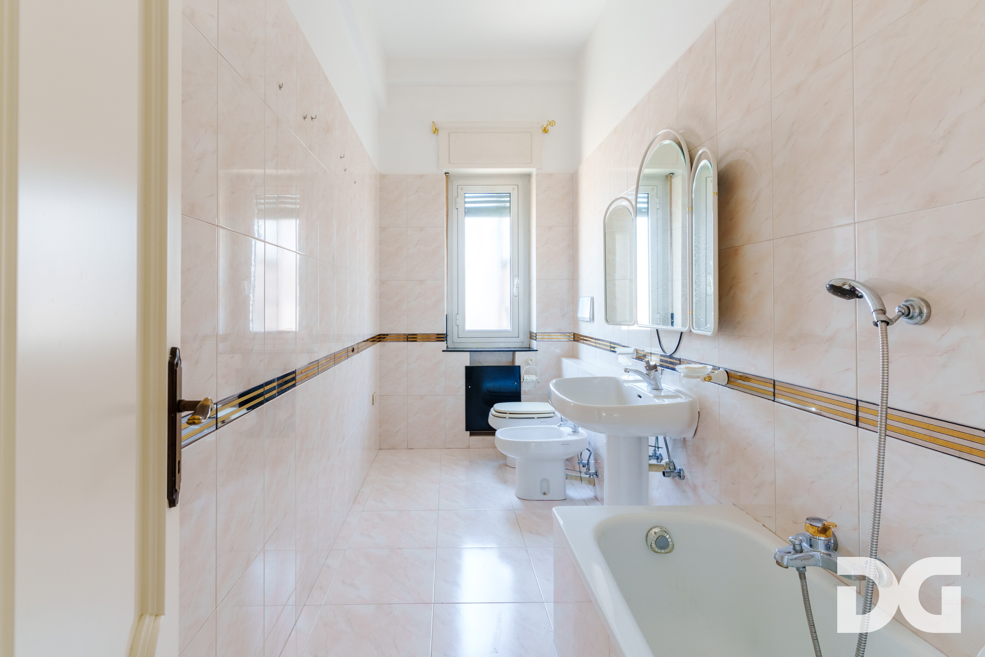 Immobiliare Del Guasta CENTRO – VIA IMPERIA PANORAMICI MQ. 133 CON BALCONATA 