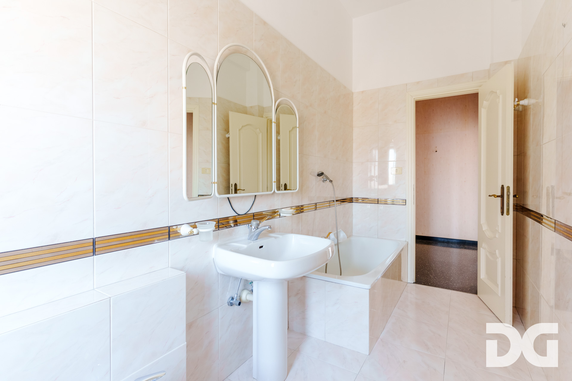 Immobiliare Del Guasta CENTRO – VIA IMPERIA PANORAMICI MQ. 133 CON BALCONATA 