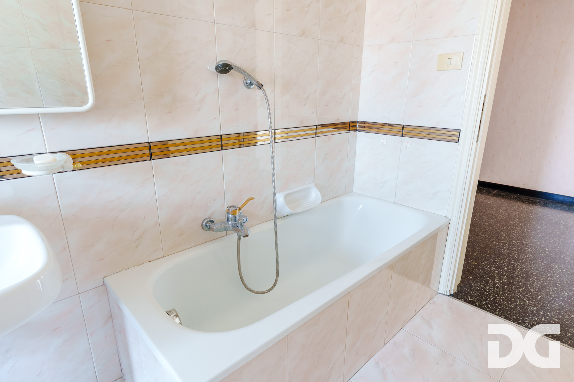 Immobiliare Del Guasta CENTRO – VIA IMPERIA PANORAMICI MQ. 133 CON BALCONATA 