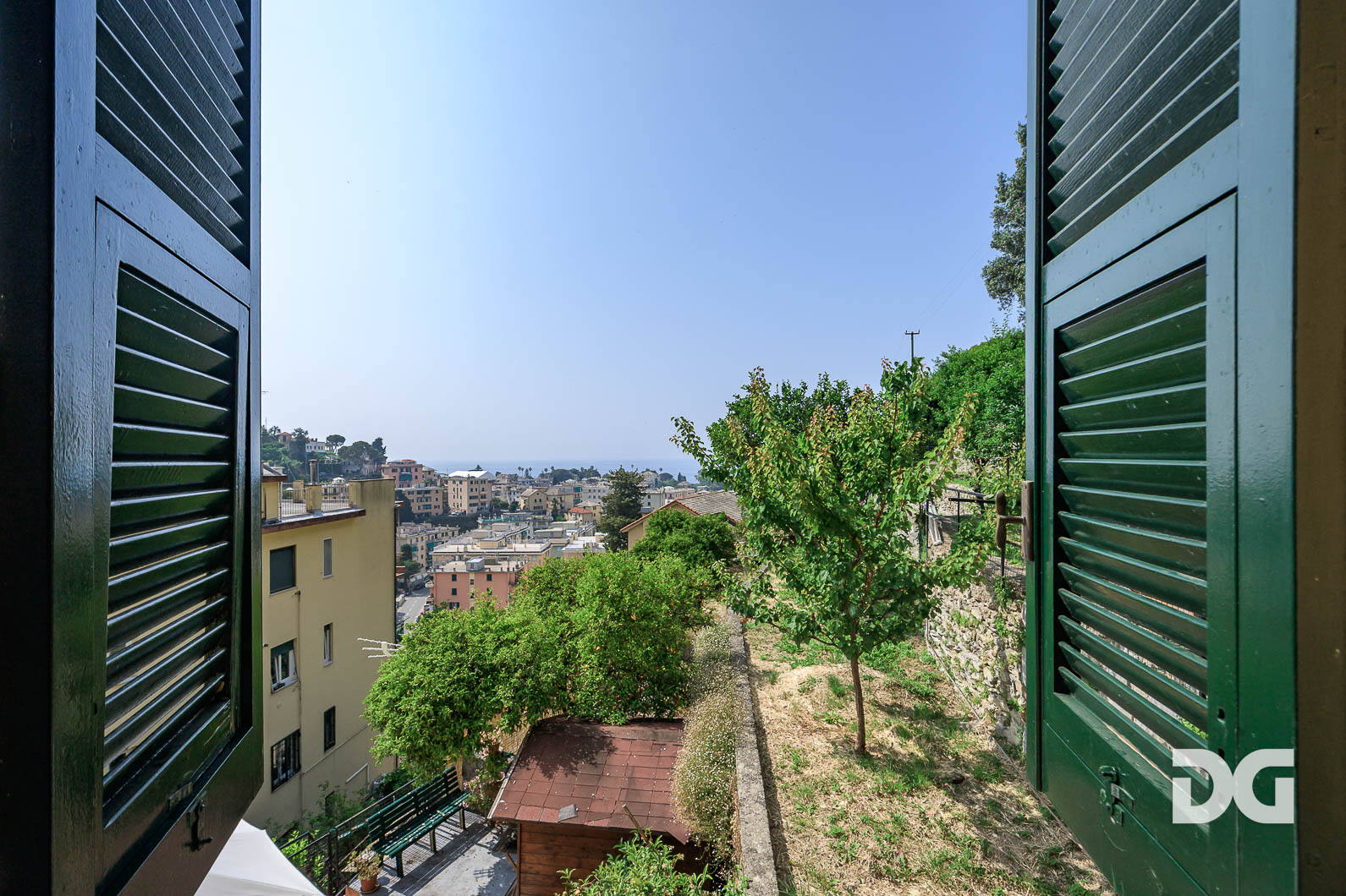 Immobiliare Del Guasta NERVI IMMERSO NEL VERDE – PANORAMICI MQ. 104 CON GIARDINO 