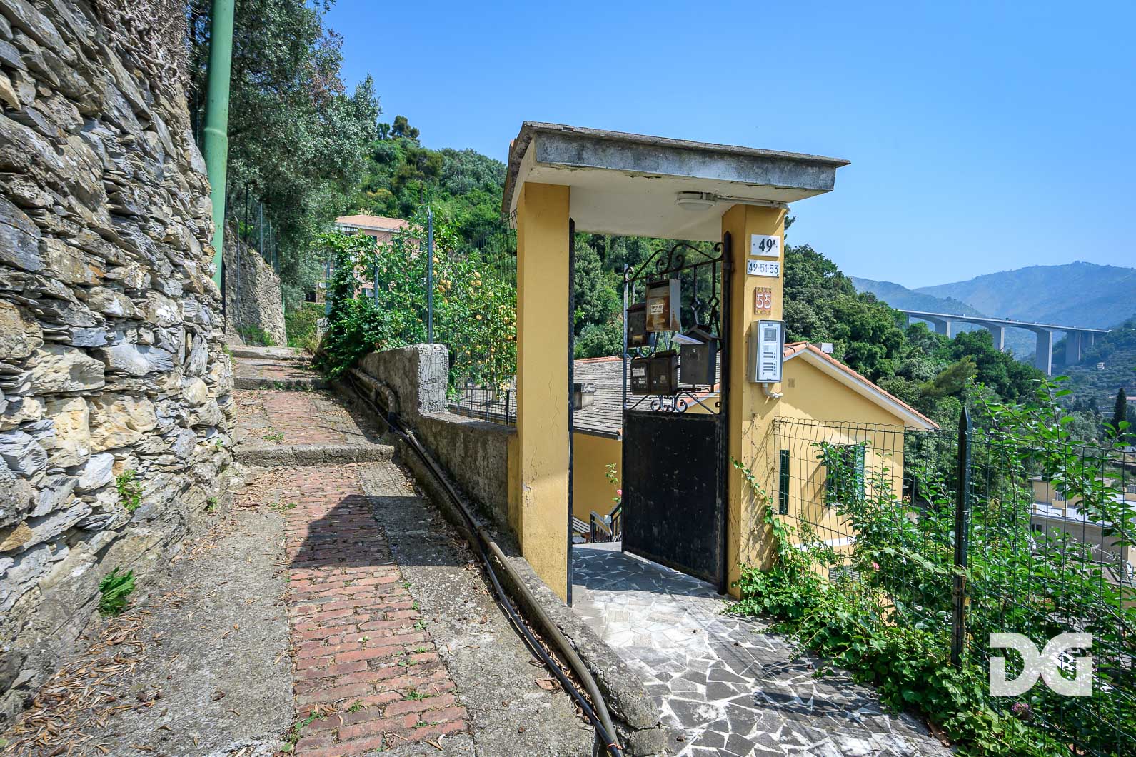 Immobiliare Del Guasta NERVI IMMERSO NEL VERDE – PANORAMICI MQ. 104 CON GIARDINO 