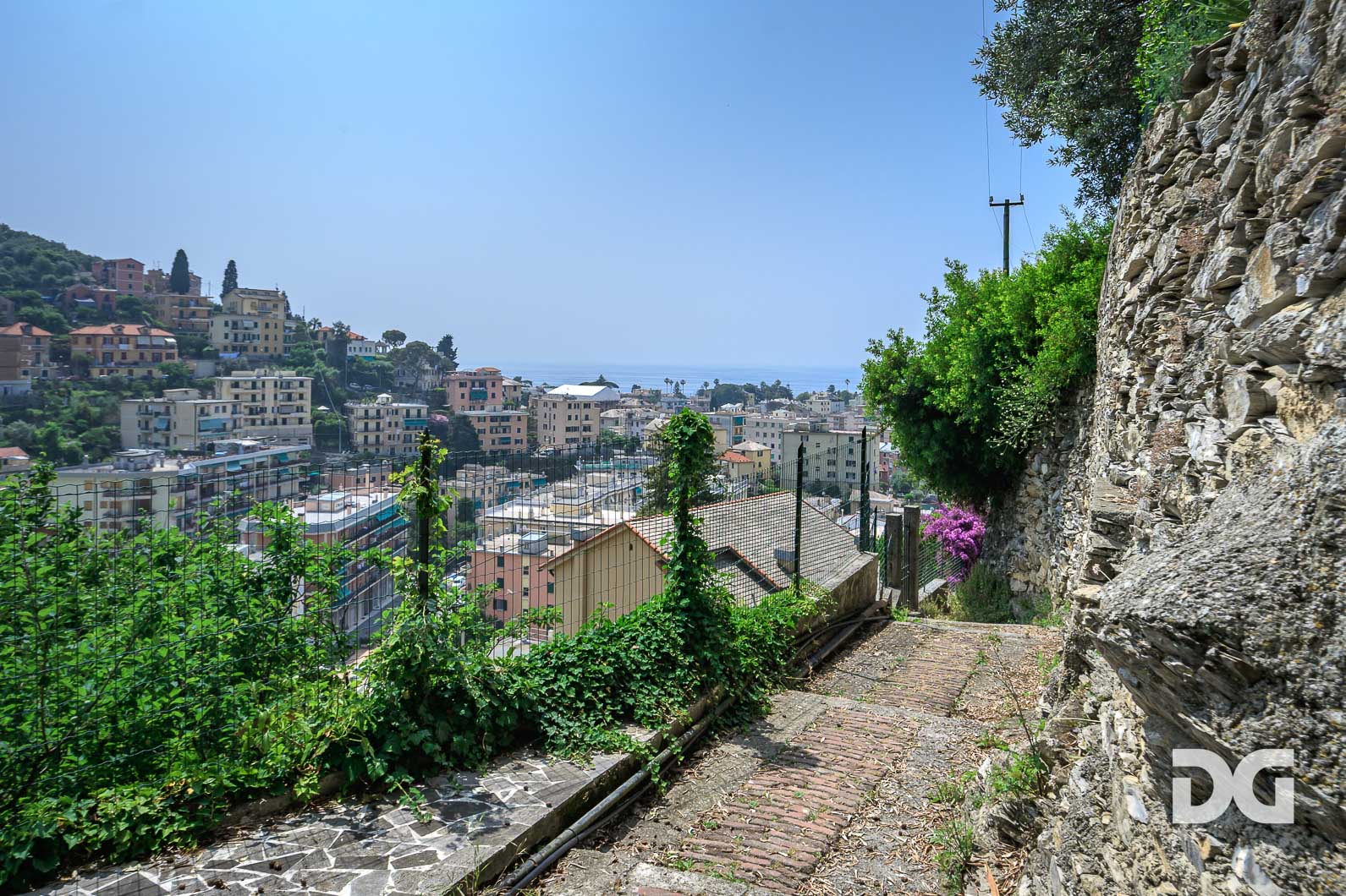 Immobiliare Del Guasta NERVI IMMERSO NEL VERDE – PANORAMICI MQ. 104 CON GIARDINO 
