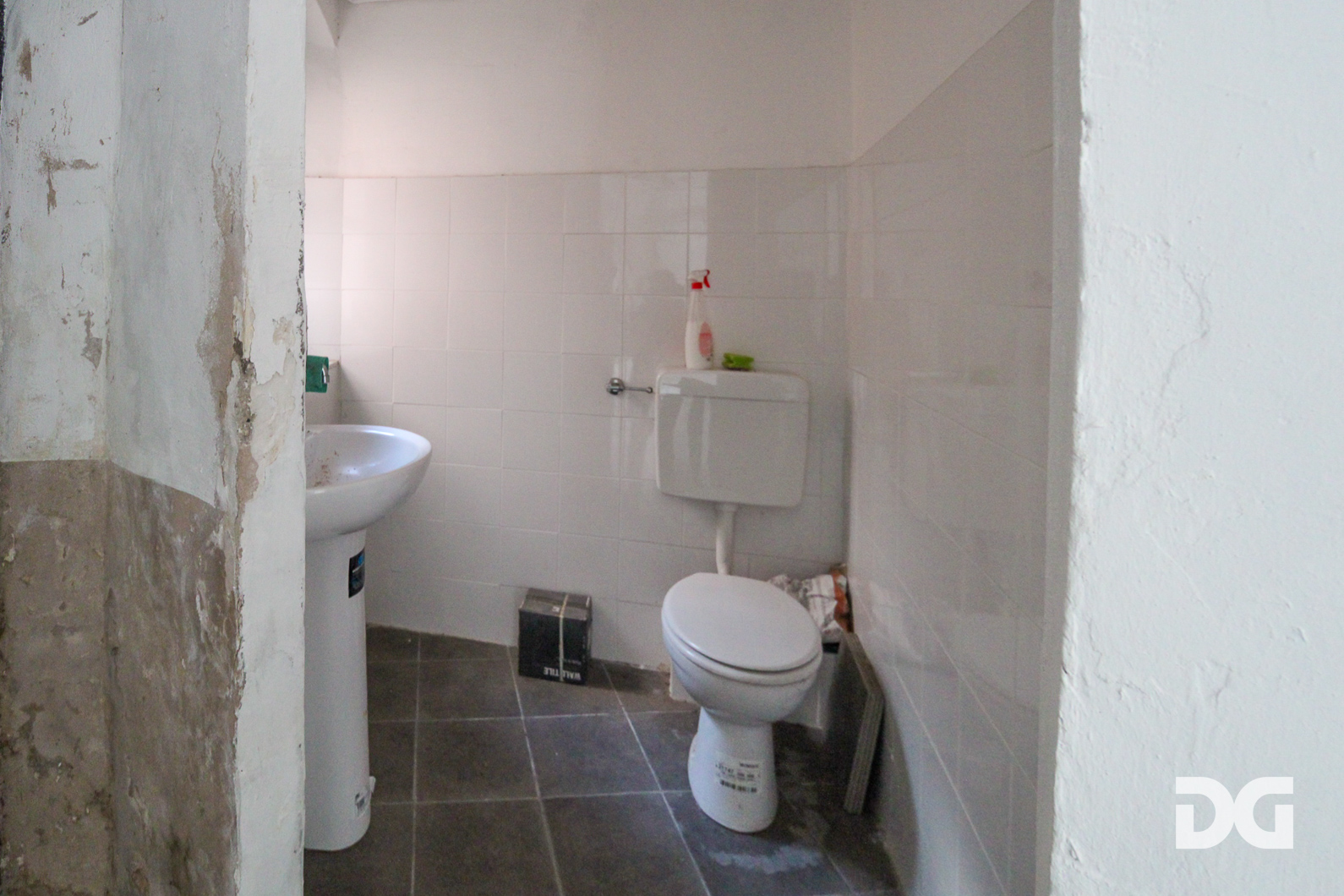 Immobiliare Del Guasta CORSO ITALIA - LOCALE COMMERCIALE MQ.54 CON 2 VETRINE 