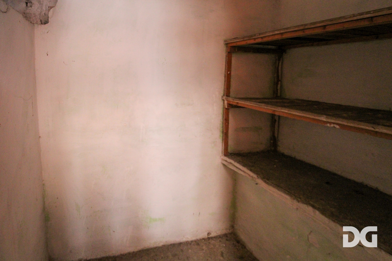 Immobiliare Del Guasta CORSO ITALIA - LOCALE COMMERCIALE MQ.54 CON 2 VETRINE 