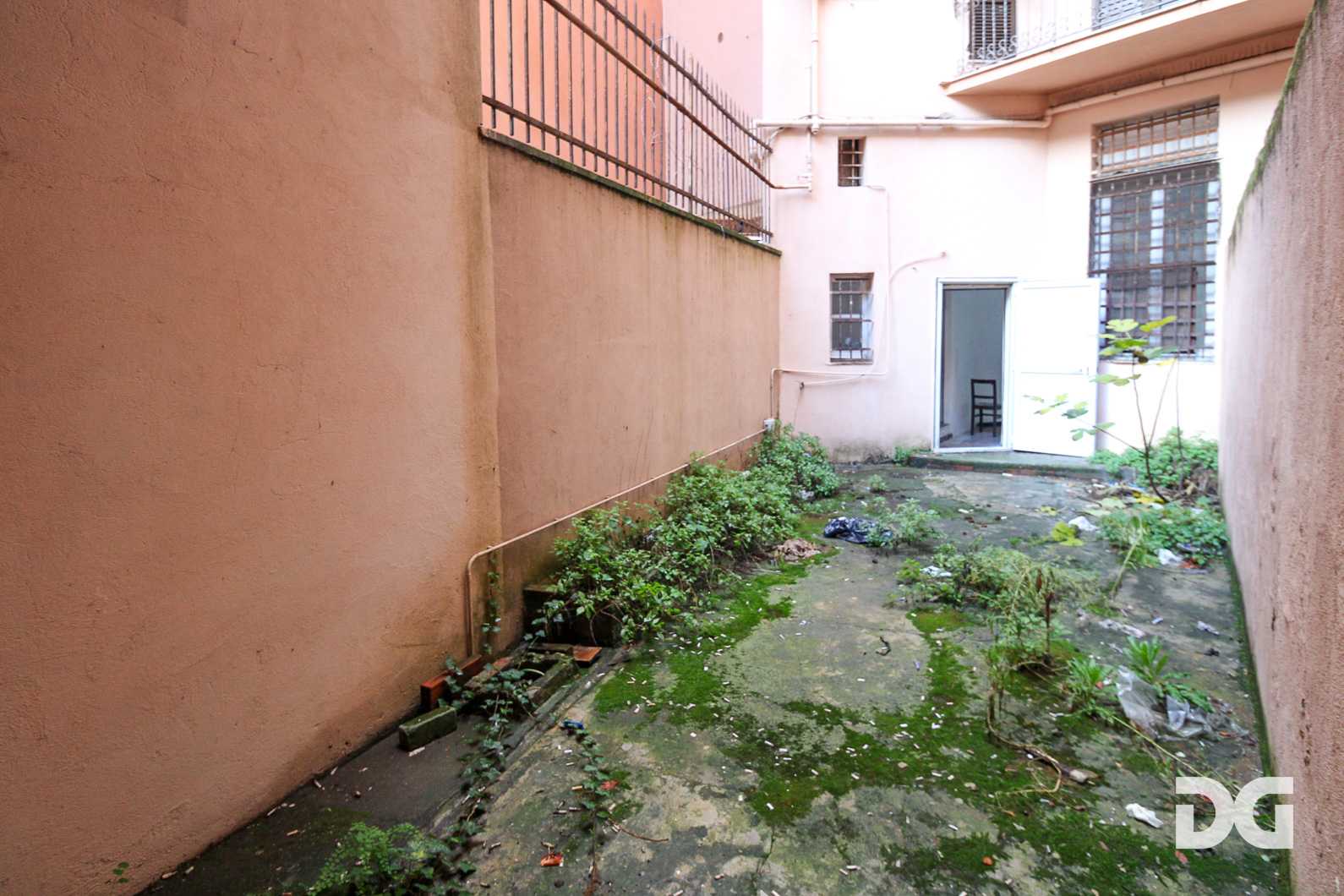 Immobiliare Del Guasta CORSO ITALIA - LOCALE COMMERCIALE MQ.54 CON 2 VETRINE 