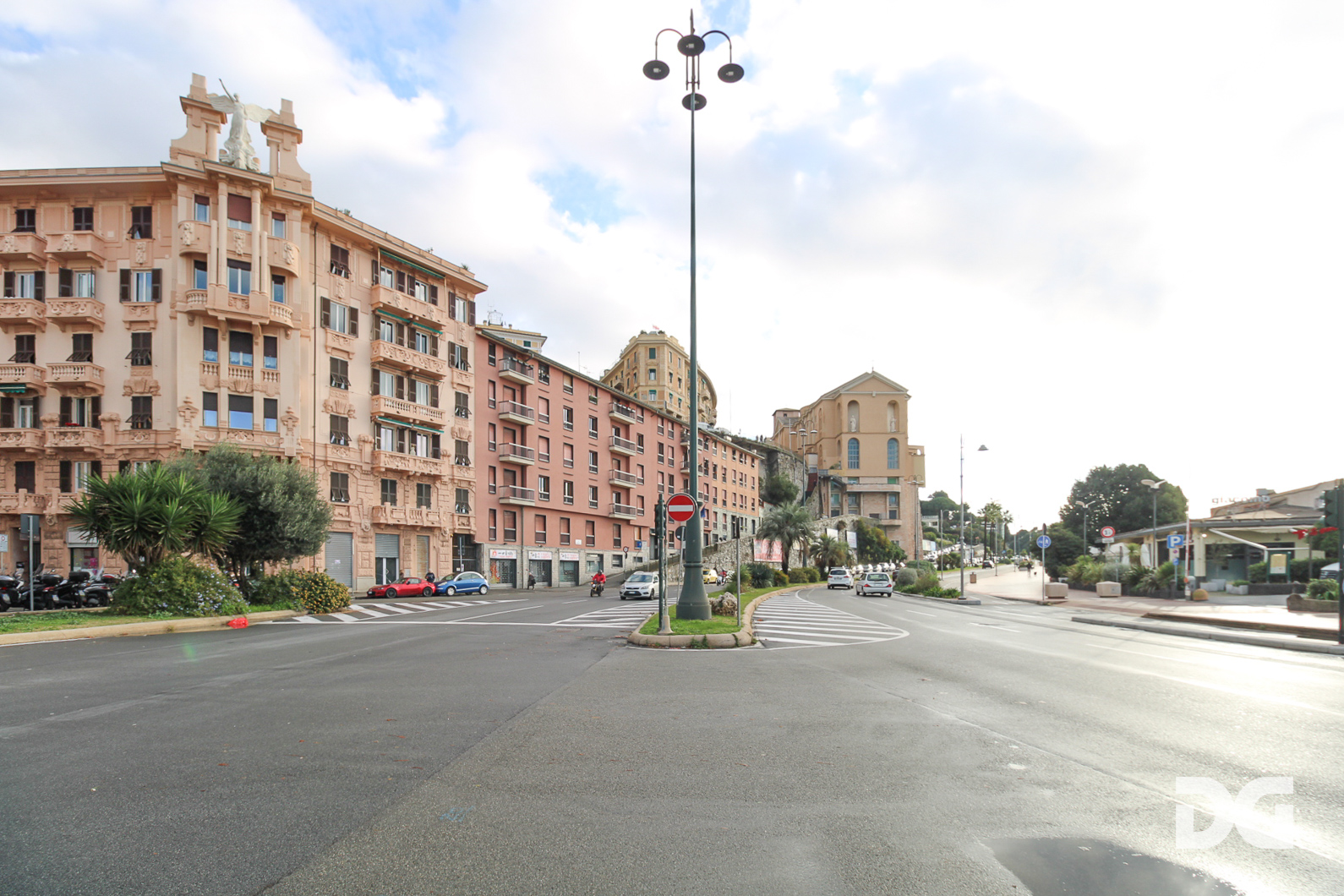 Immobiliare Del Guasta CORSO ITALIA - LOCALE COMMERCIALE MQ.54 CON 2 VETRINE 