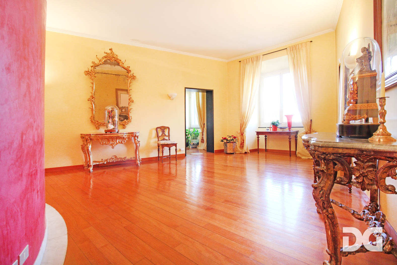 Immobiliare Del Guasta PIAZZA CORVETTO – MQ. 300 AFFACCIATI SULLA PIAZZA 