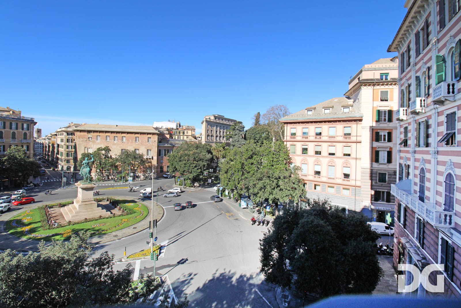 Immobiliare Del Guasta PIAZZA CORVETTO – MQ. 300 AFFACCIATI SULLA PIAZZA 