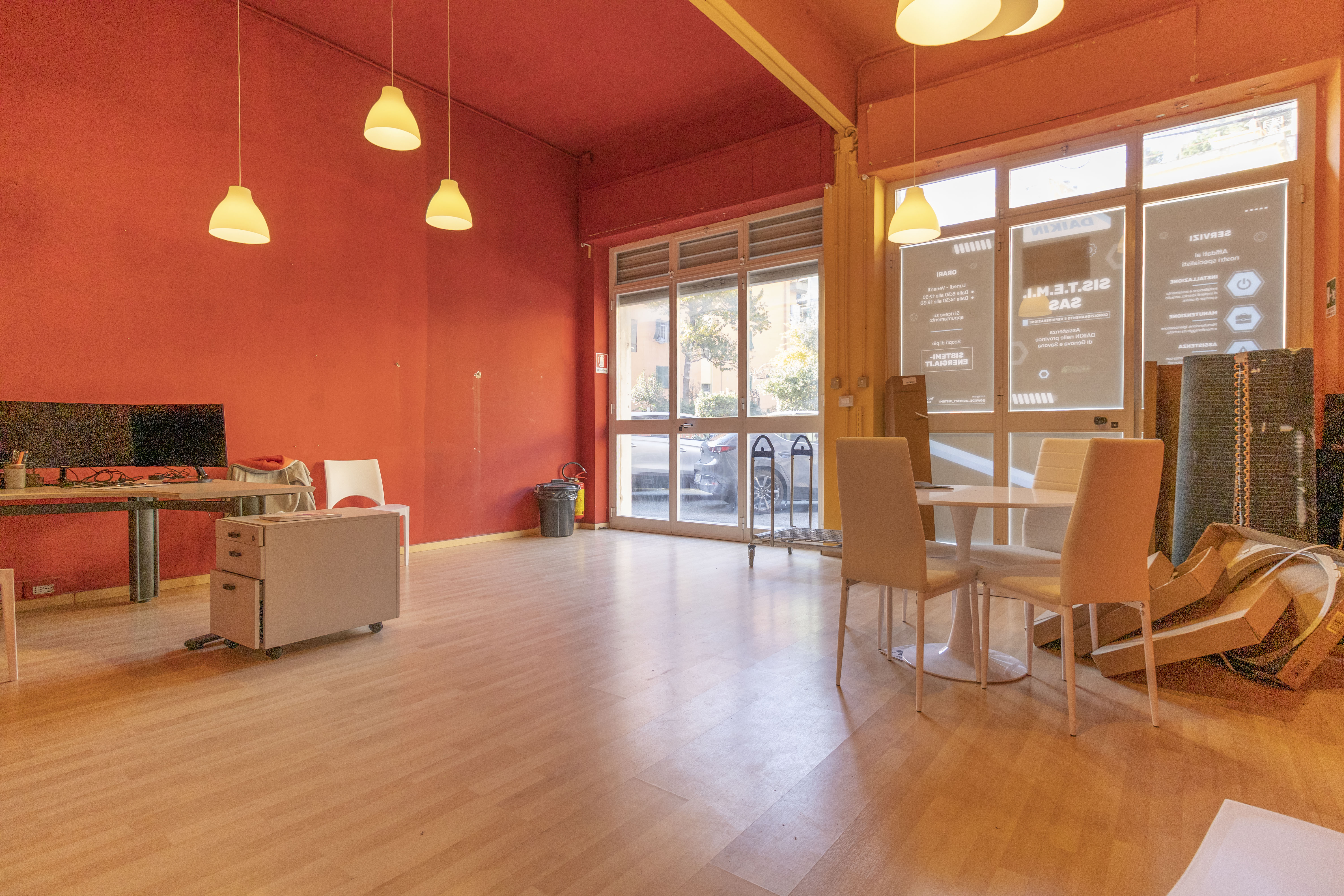 Immobiliare Del Guasta NEGOZIO CON 2 VETRINE MQ. 52 