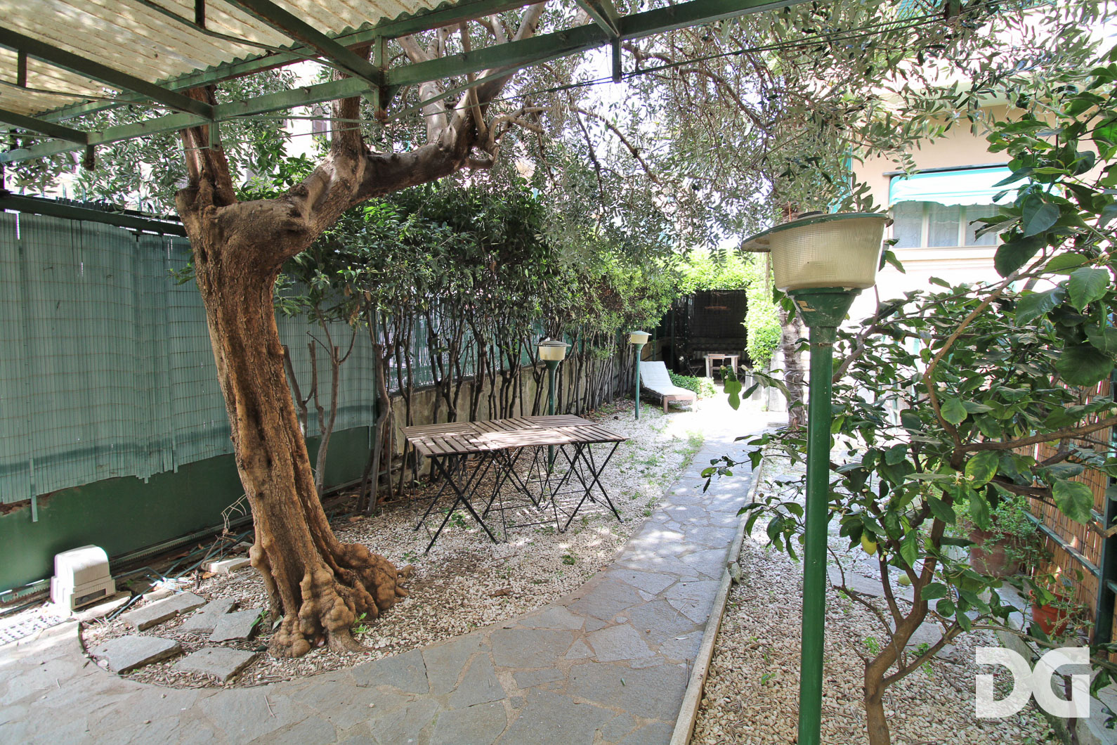 Immobiliare Del Guasta ALBARO – VIA ZARA ARREDATI MQ. 105 CON GIARDINO CARRABILE 