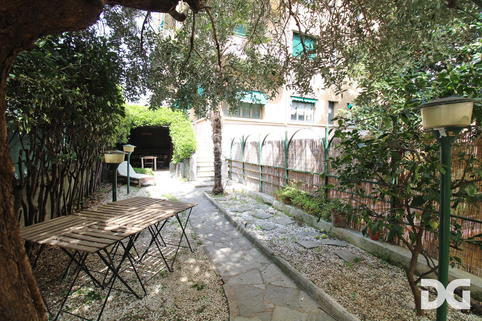 Immobiliare Del Guasta ALBARO – VIA ZARA ARREDATI MQ. 105 CON GIARDINO CARRABILE 