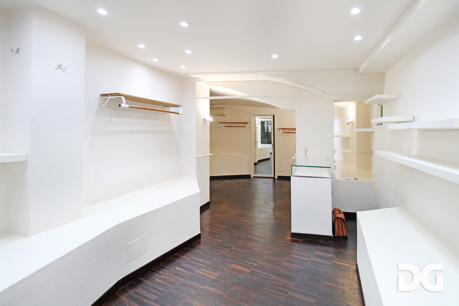 Immobiliare Del Guasta VIA LUCCOLI – NEGOZIO MQ. 60 IN PALAZZO DEI ROLLI 