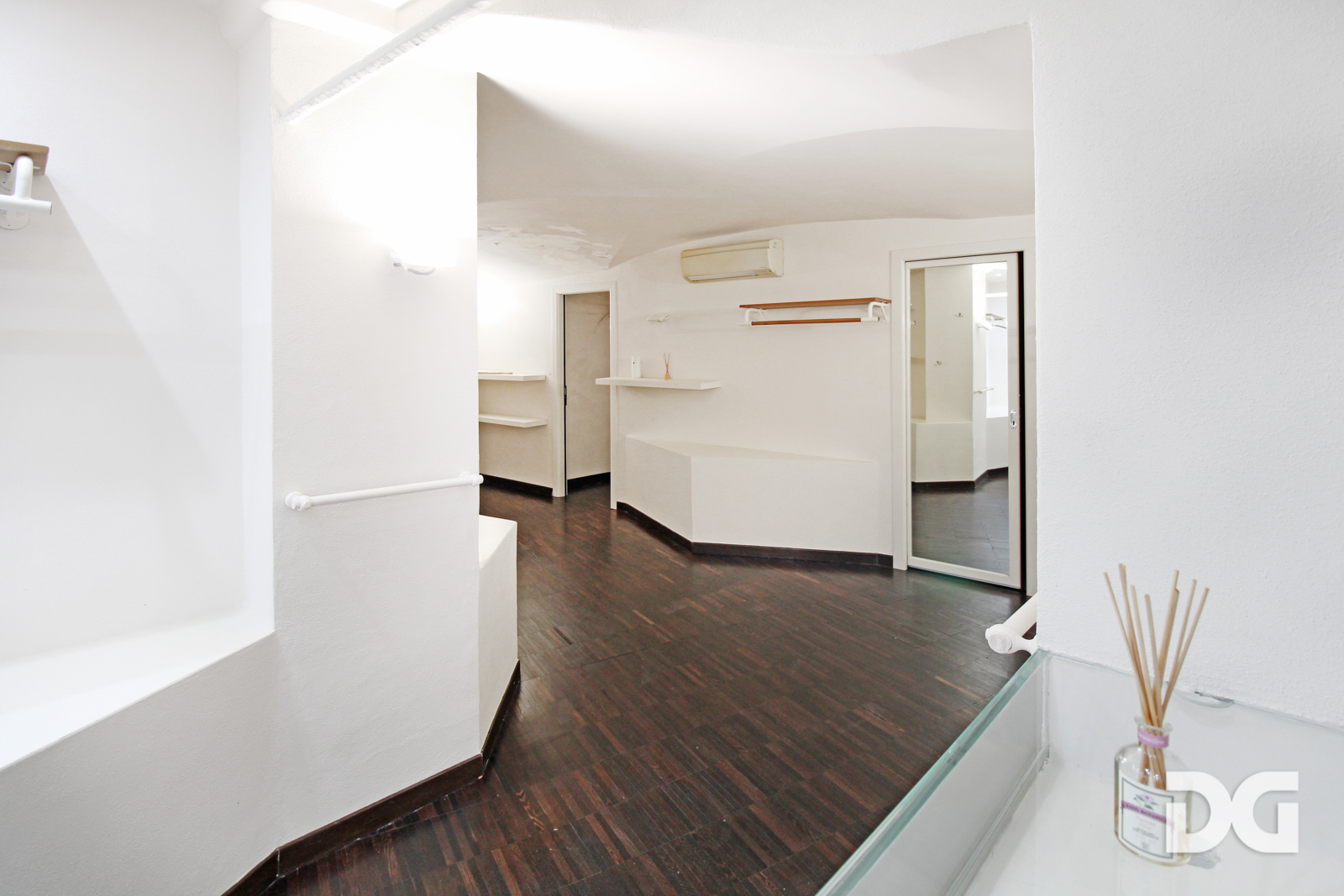 Immobiliare Del Guasta VIA LUCCOLI – NEGOZIO MQ. 60 IN PALAZZO DEI ROLLI 