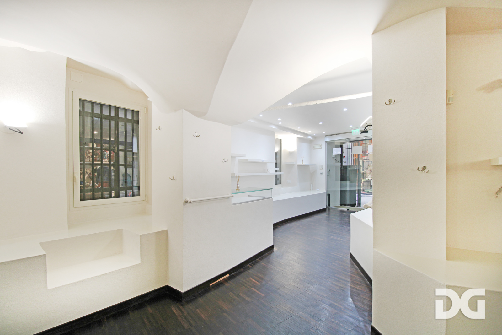 Immobiliare Del Guasta VIA LUCCOLI – NEGOZIO MQ. 60 IN PALAZZO DEI ROLLI 