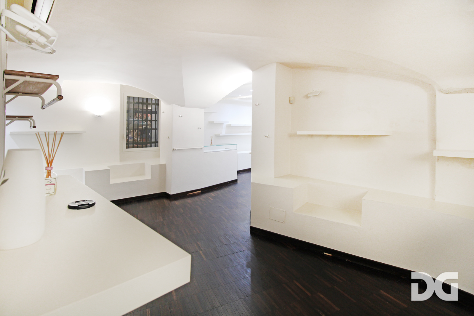 Immobiliare Del Guasta VIA LUCCOLI – NEGOZIO MQ. 60 IN PALAZZO DEI ROLLI 