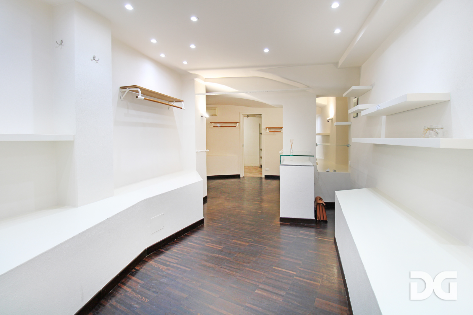 Immobiliare Del Guasta VIA LUCCOLI – NEGOZIO MQ. 60 IN PALAZZO DEI ROLLI 