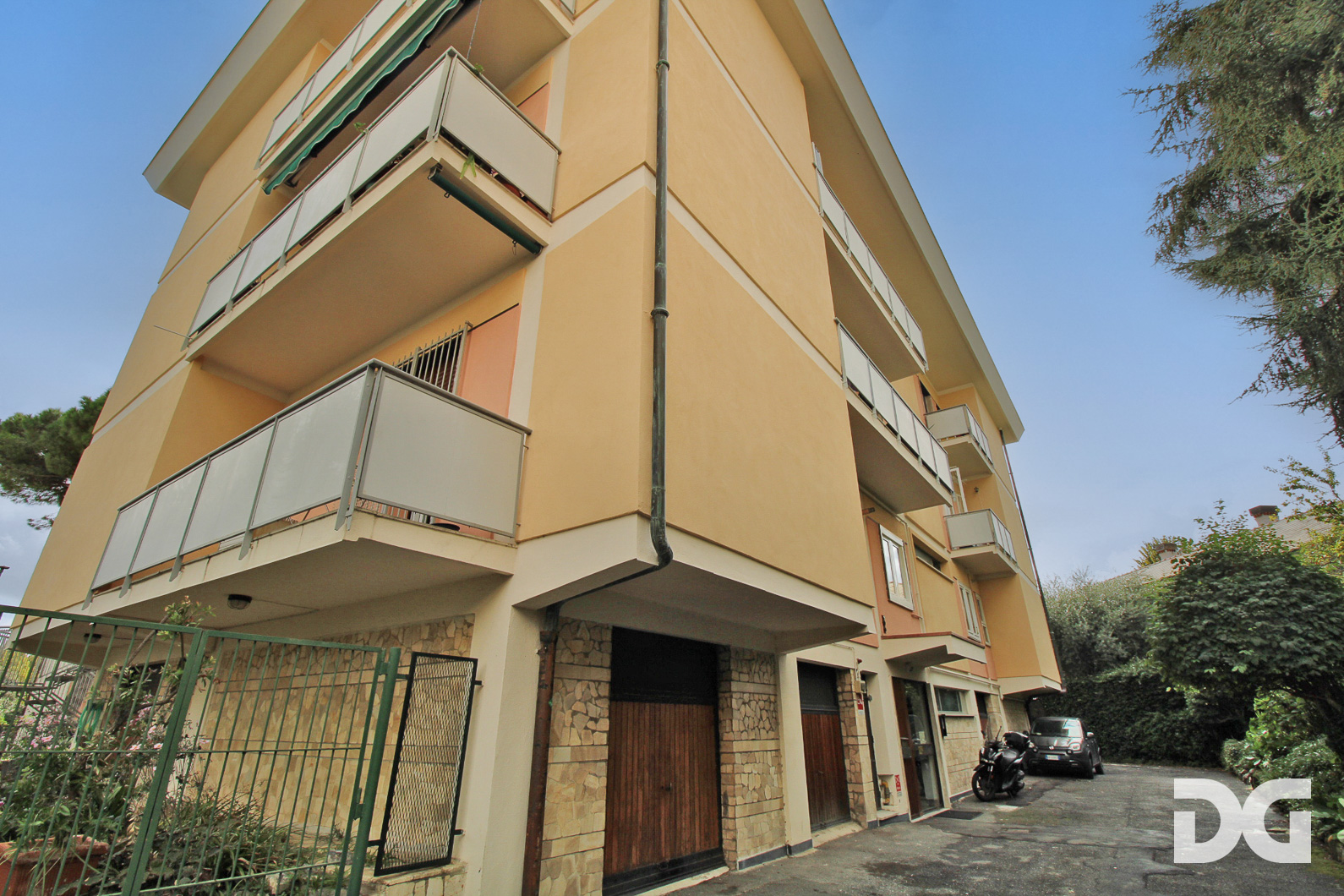 Immobiliare Del Guasta ALBARO – VIA SIENA RISTRUTTURATI MQ. 135 BALCONATE – BOX – CANTINA