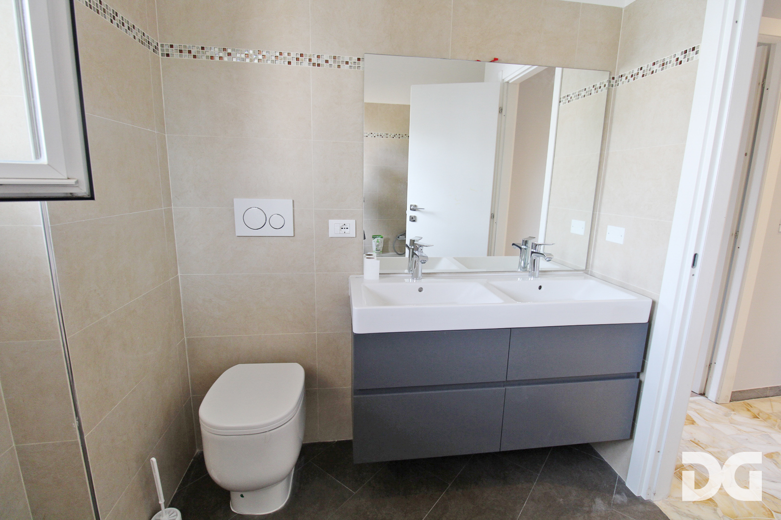 Immobiliare Del Guasta ALBARO – VIA SIENA RISTRUTTURATI MQ. 135 BALCONATE – BOX – CANTINA