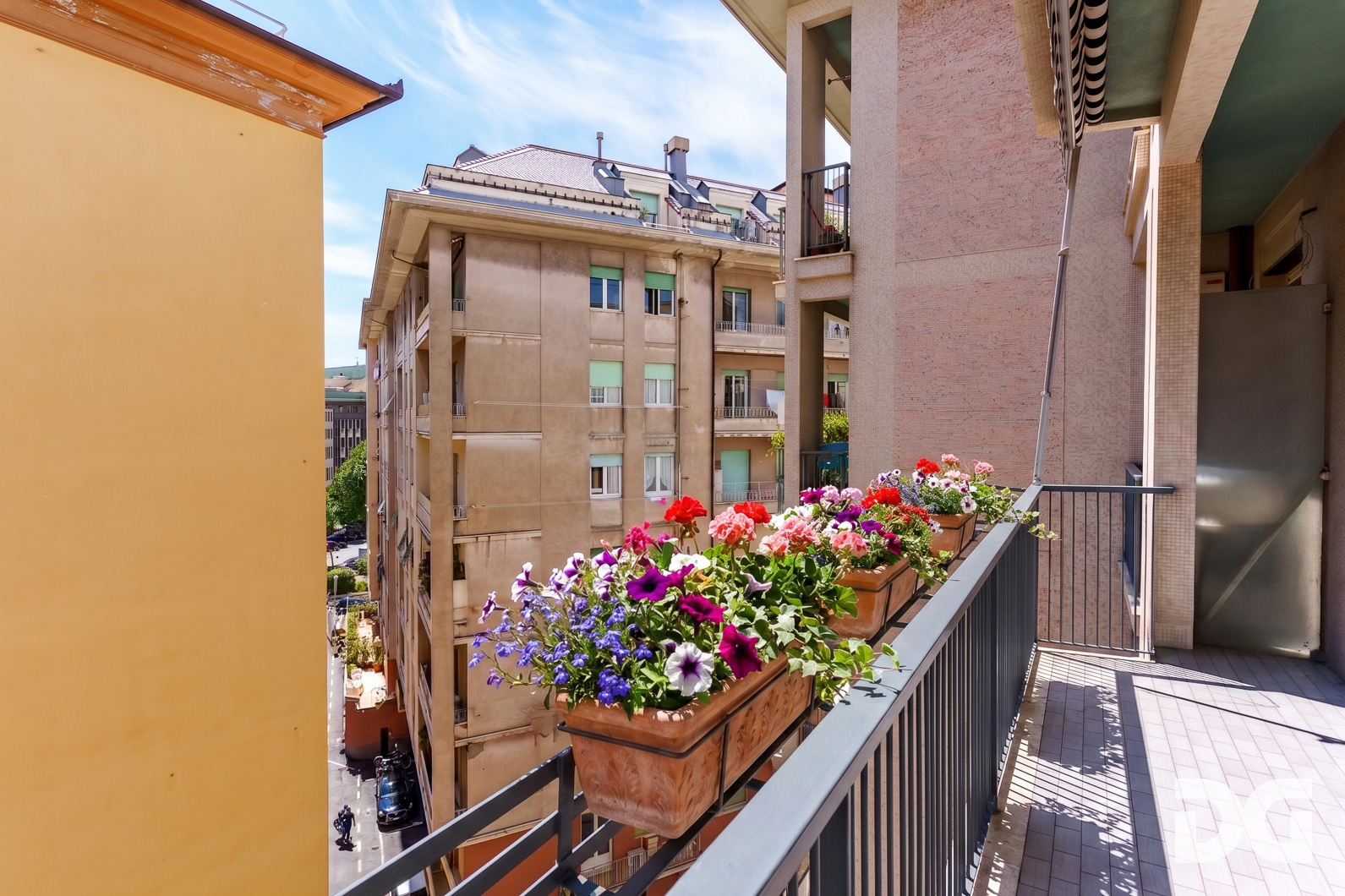 Immobiliare Del Guasta CARIGNANO – VIA DI SANTA CHIARA LUMINOSI MQ. 99 CON BALCONATE 