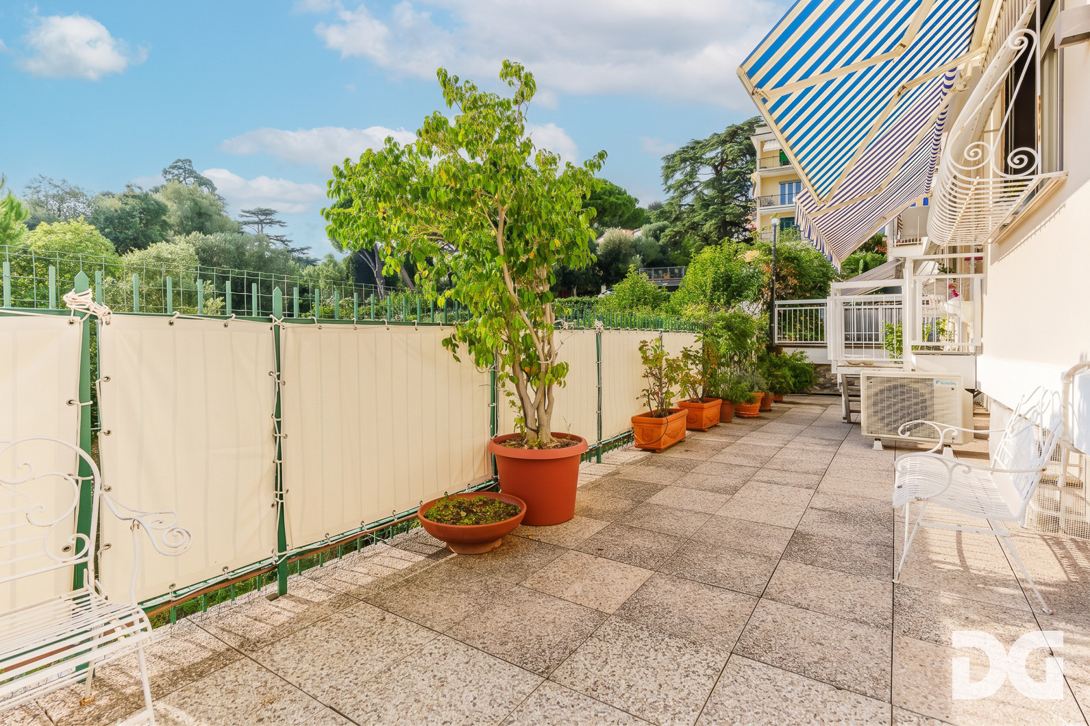 Immobiliare Del Guasta ARENZANO MQ. 165 CON TERRAZZO - GIARDINO VISTA MARE - BOX