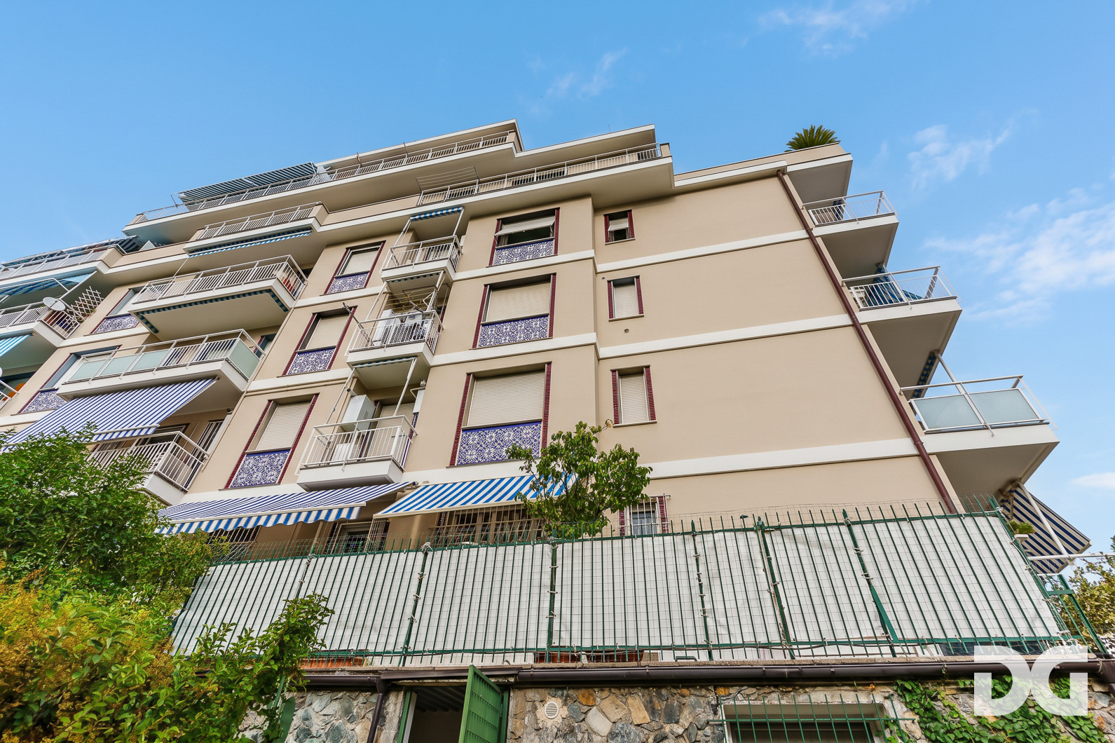 Immobiliare Del Guasta ARENZANO MQ. 165 CON TERRAZZO - GIARDINO VISTA MARE - BOX
