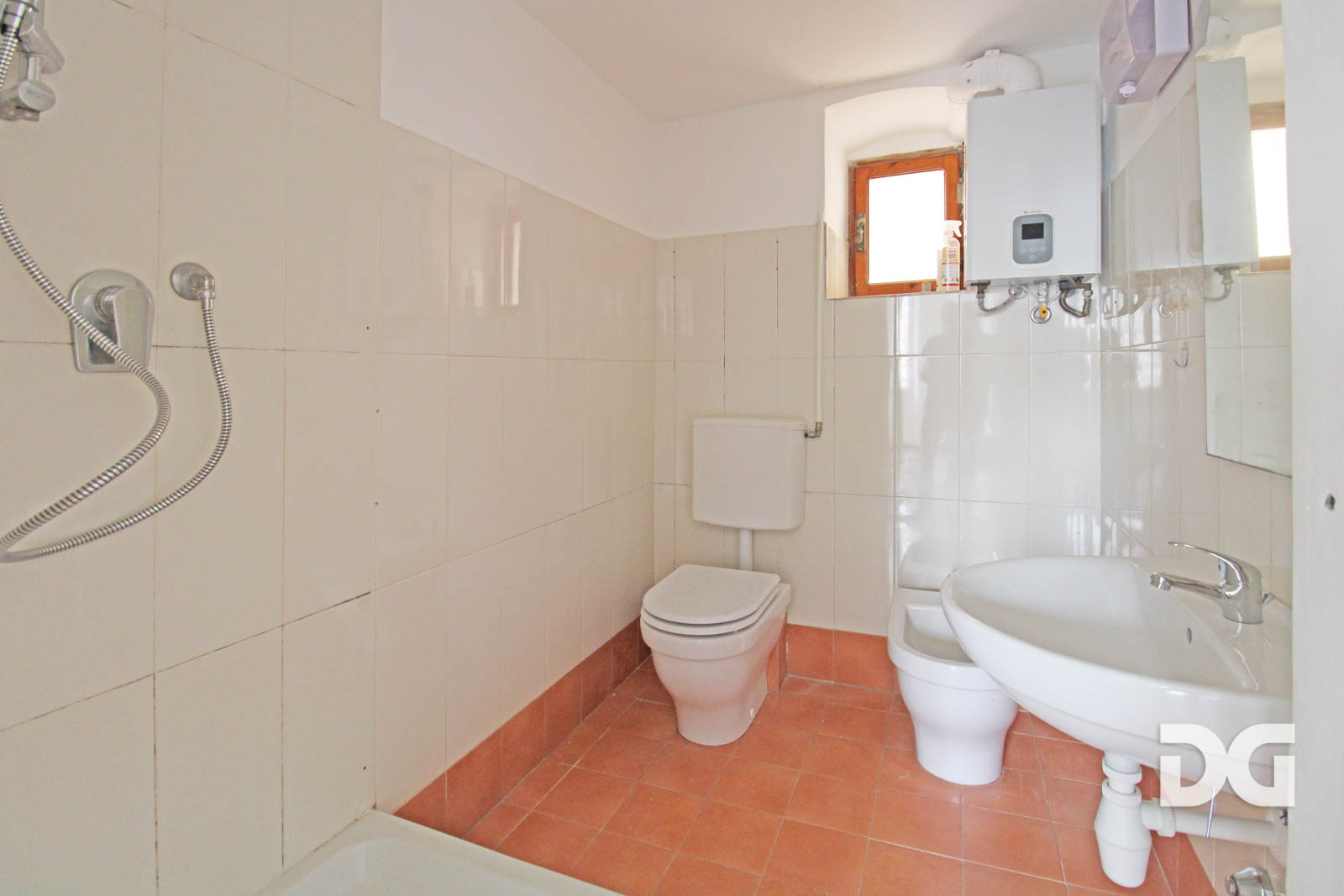 Immobiliare Del Guasta SAN FRUTTUOSO - VIA GB D’ALBERTIS PERFETTI MQ. 102 CON BALCONE