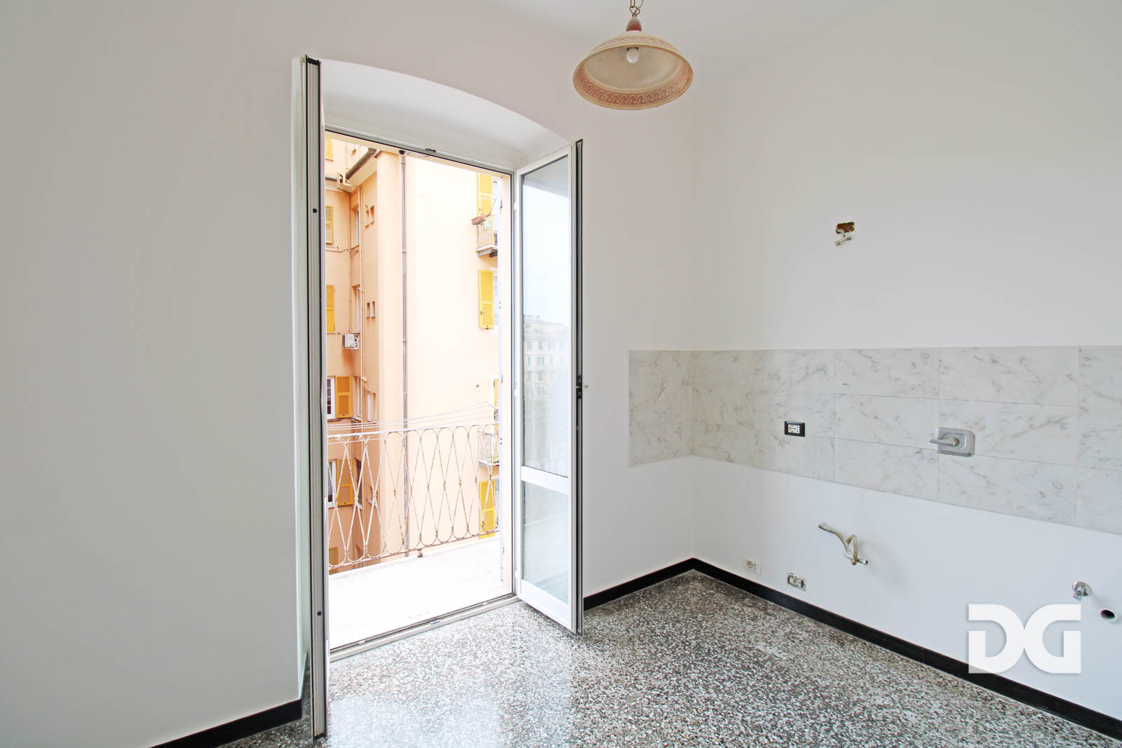 Immobiliare Del Guasta SAN FRUTTUOSO - VIA GB D’ALBERTIS PERFETTI MQ. 102 CON BALCONE