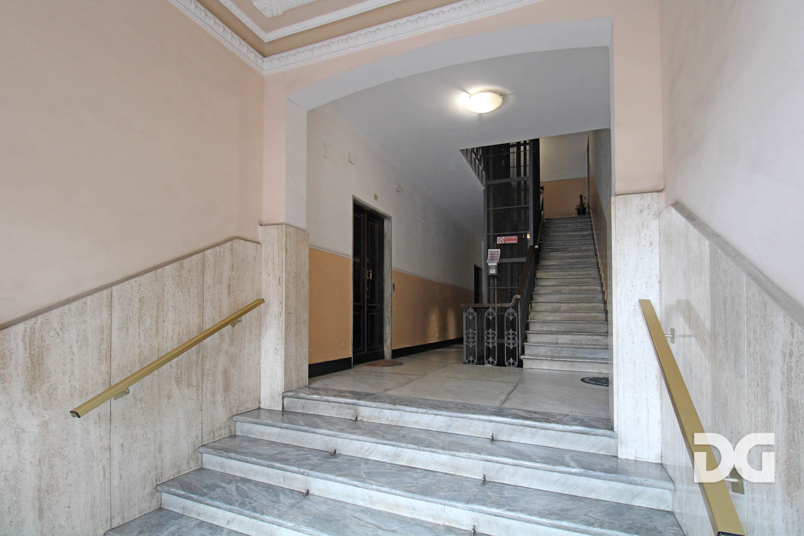 Immobiliare Del Guasta SAN FRUTTUOSO - VIA GB D’ALBERTIS PERFETTI MQ. 102 CON BALCONE