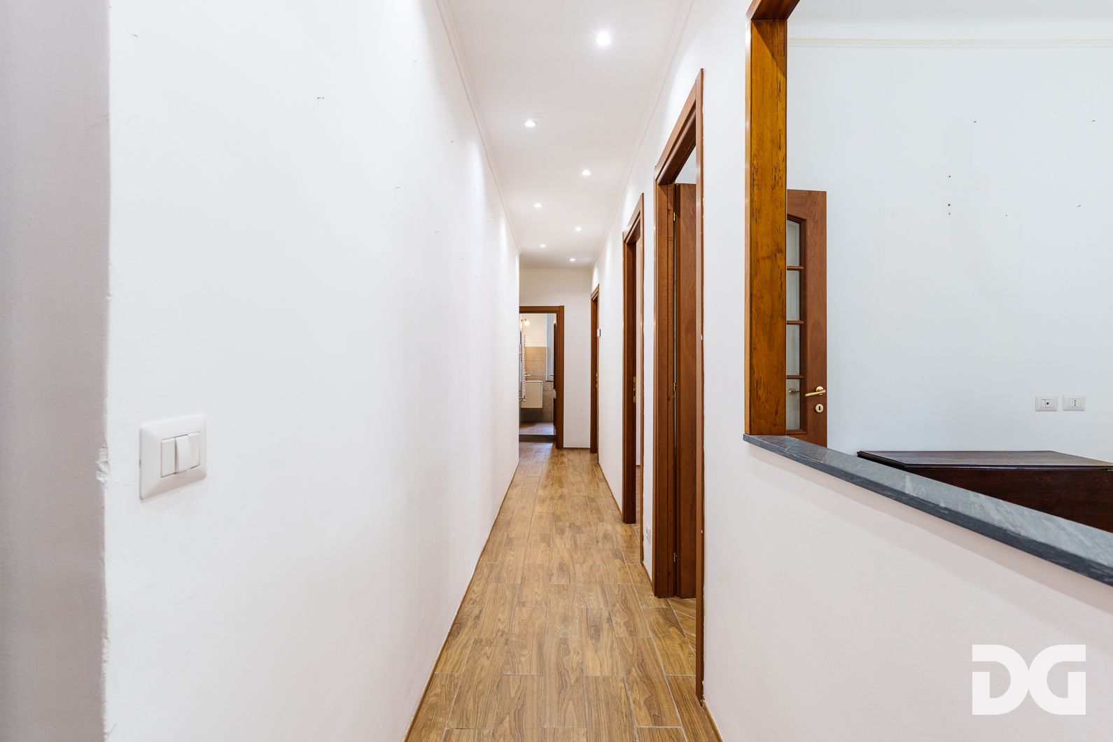 Immobiliare Del Guasta CASTELLETTO – VIA SPINOLA RISTRUTTURATI MQ. 80 CON TERRAZZO A  TETTO 