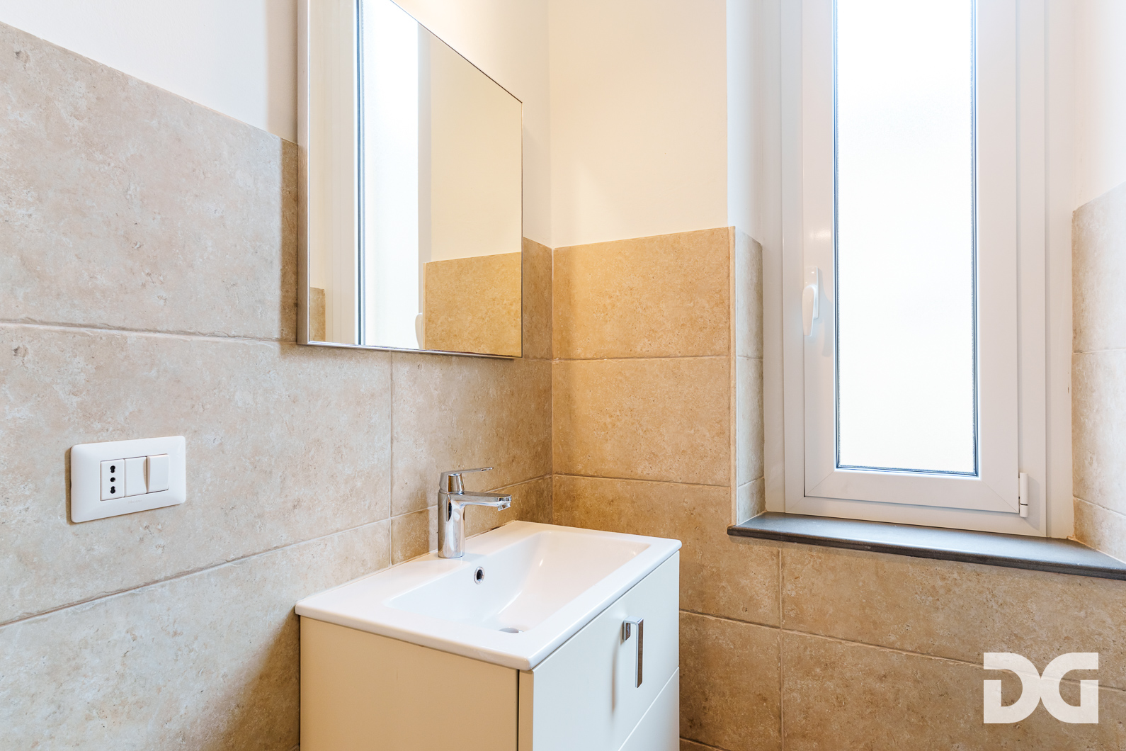 Immobiliare Del Guasta CASTELLETTO – VIA SPINOLA RISTRUTTURATI MQ. 80 CON TERRAZZO A  TETTO 