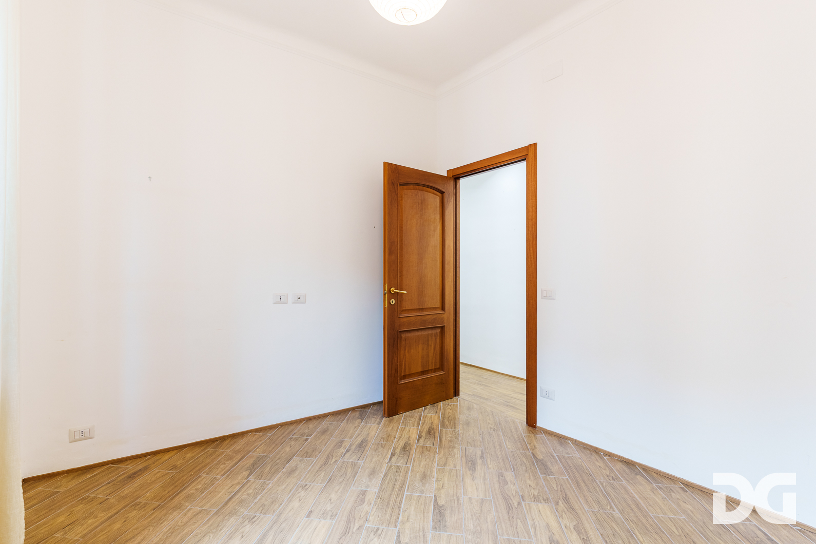 Immobiliare Del Guasta CASTELLETTO – VIA SPINOLA RISTRUTTURATI MQ. 80 CON TERRAZZO A  TETTO 