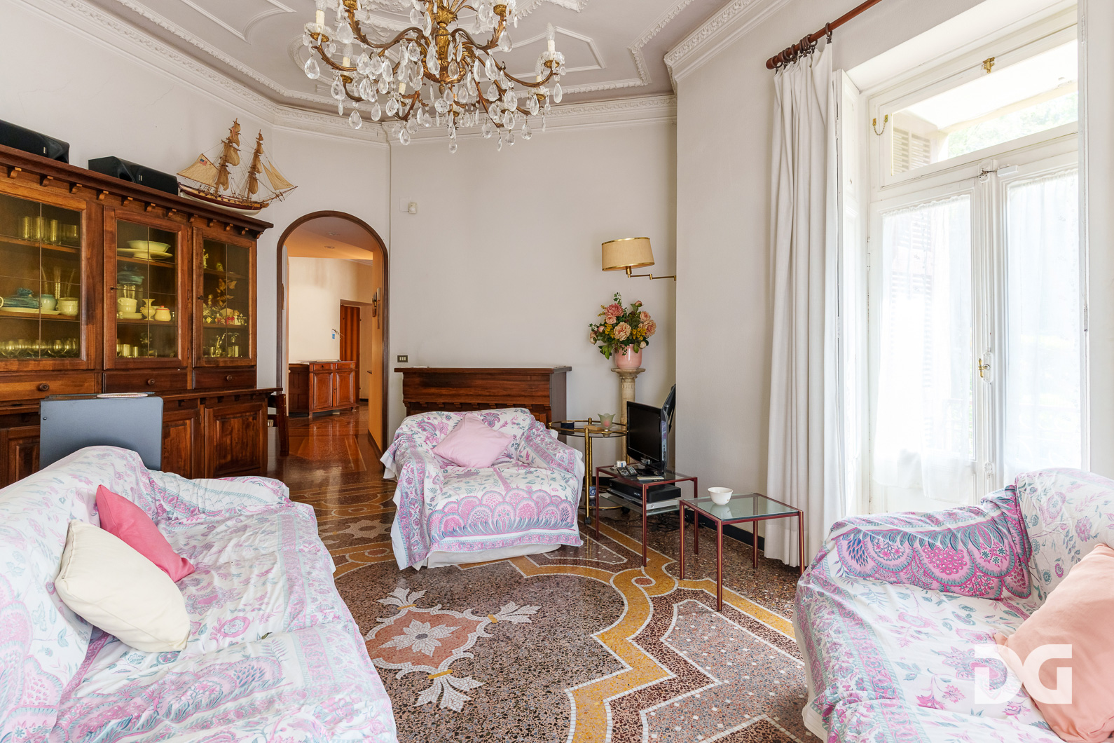 Immobiliare Del Guasta CASTELLETTO – VIALE ODINO LUMINOSI MQ. 220 CON TERRAZZI 