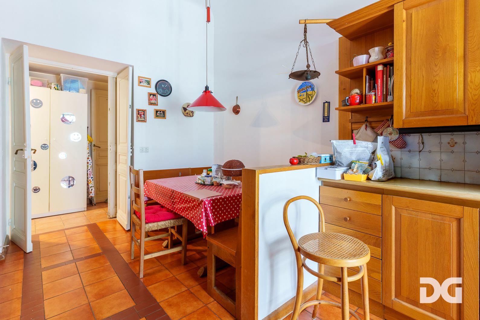 Immobiliare Del Guasta CASTELLETTO – VIALE ODINO LUMINOSI MQ. 220 CON TERRAZZI 