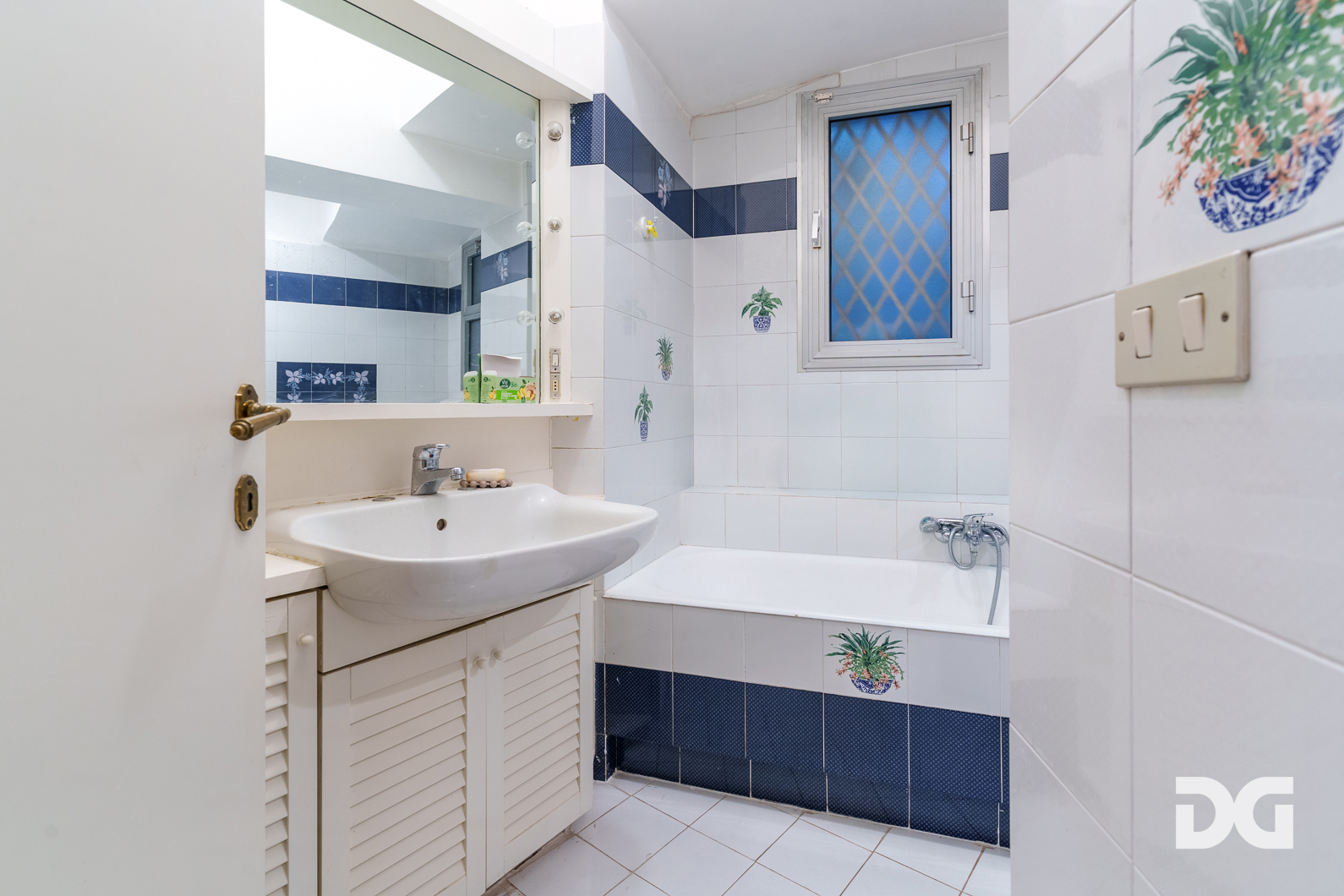 Immobiliare Del Guasta CASTELLETTO – VIALE ODINO LUMINOSI MQ. 220 CON TERRAZZI 