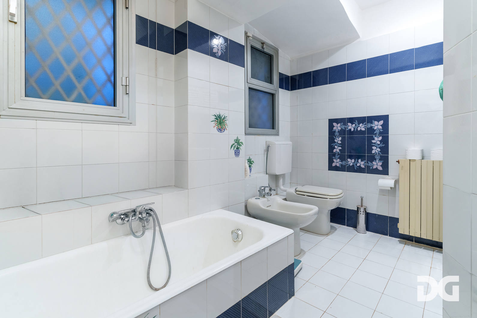 Immobiliare Del Guasta CASTELLETTO – VIALE ODINO LUMINOSI MQ. 220 CON TERRAZZI 