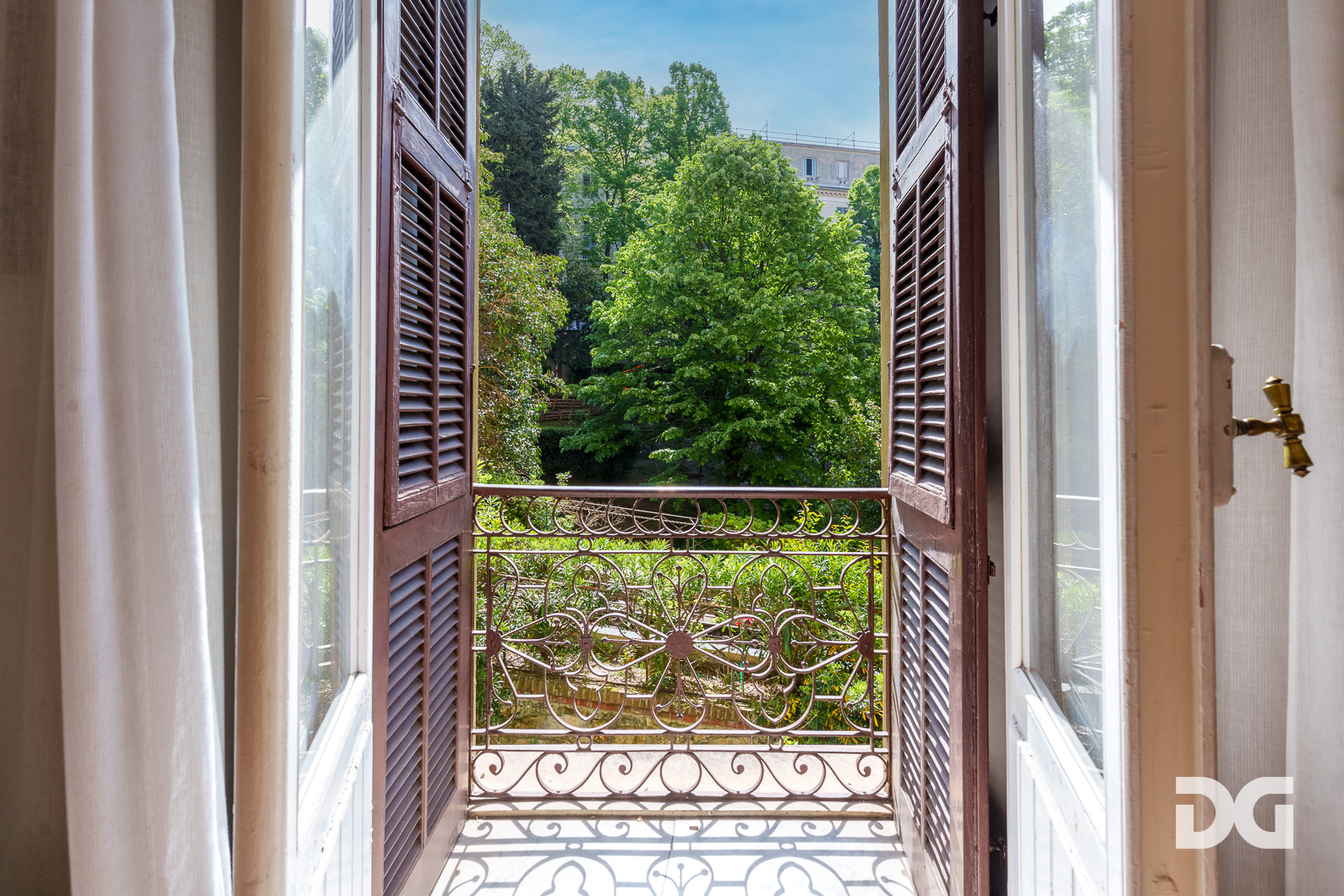 Immobiliare Del Guasta CASTELLETTO – VIALE ODINO LUMINOSI MQ. 220 CON TERRAZZI 