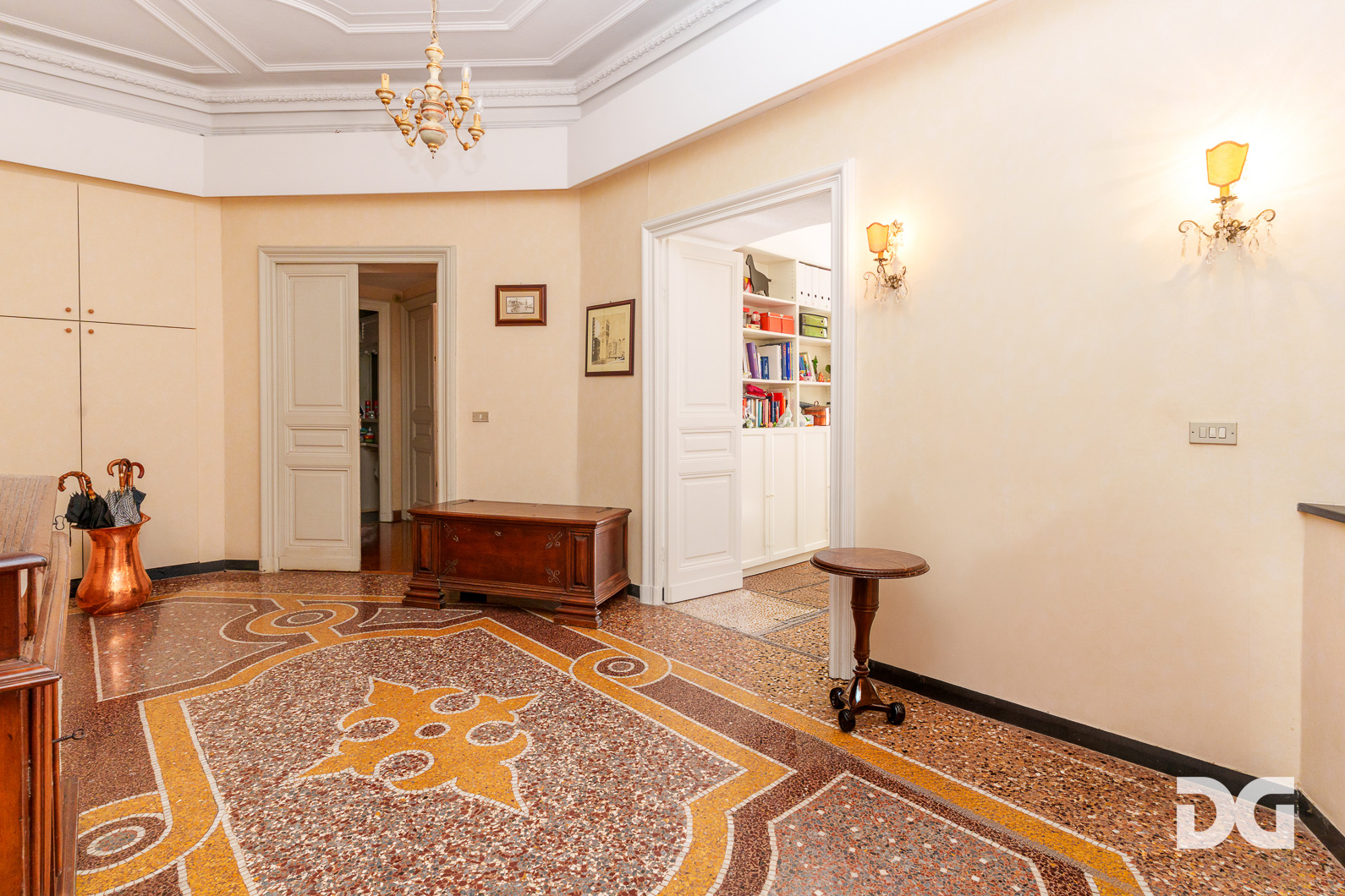 Immobiliare Del Guasta CASTELLETTO – VIALE ODINO LUMINOSI MQ. 220 CON TERRAZZI 