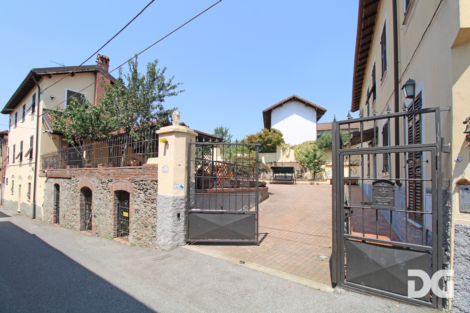 Immobiliare Del Guasta SILVANO D’ORBA (CENTRO STORICO) – VILLA CON DEPENDANCE, GIARDINO E PISCINA 
