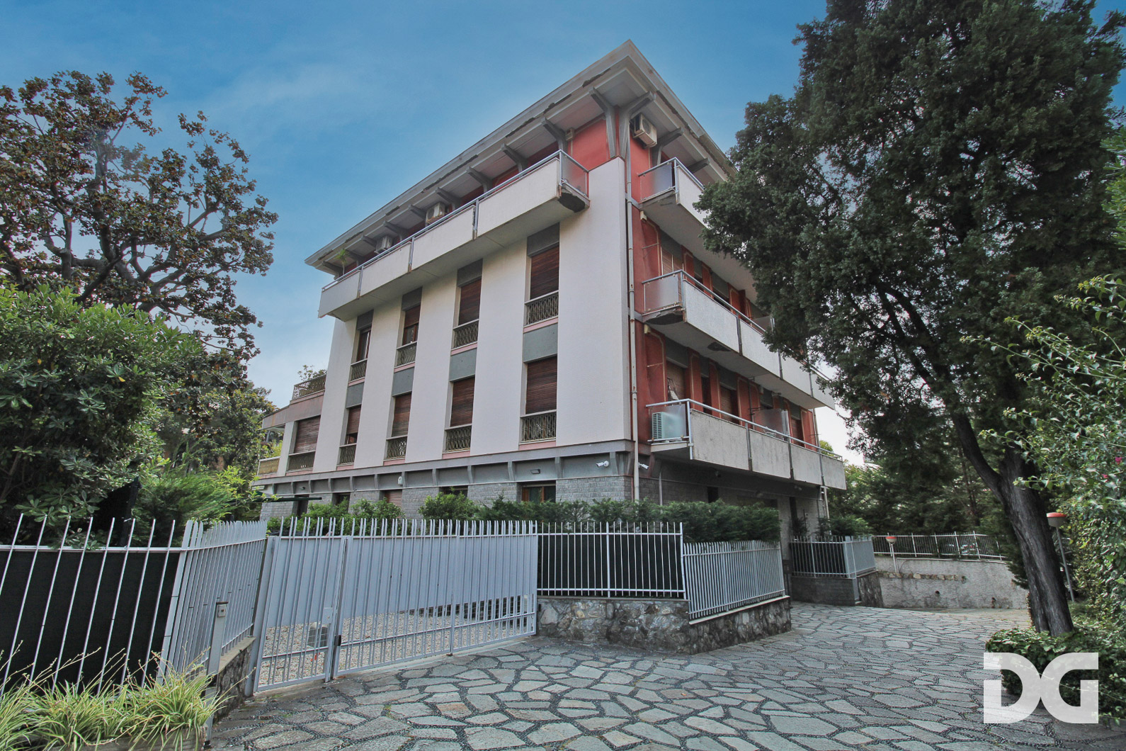 Immobiliare Del Guasta NERVI – VIALE DELLE PALME PANORAMICI MQ. 106 TRIBALCONI
