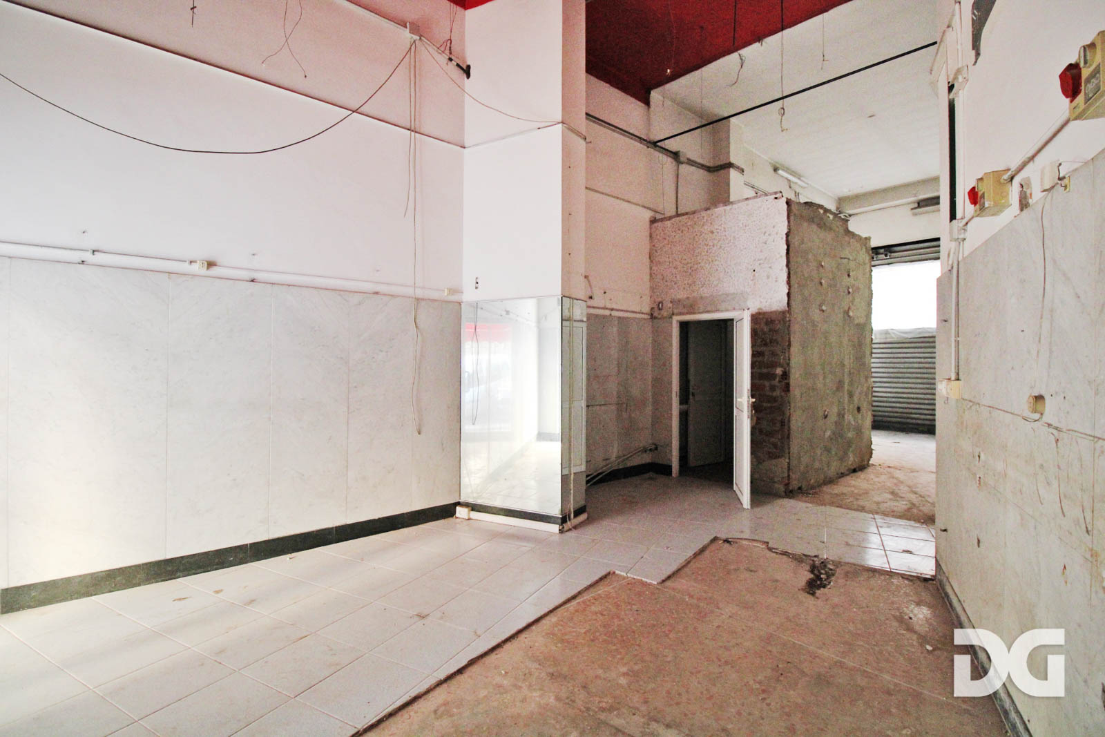 Immobiliare Del Guasta FEREGGIANO - LARGO MERLO – LOCALE COMMERCIALE MQ. 40 