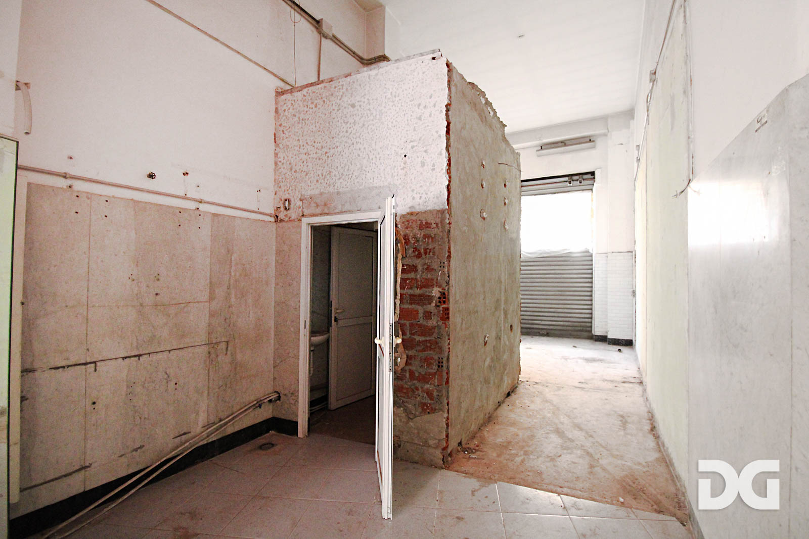 Immobiliare Del Guasta FEREGGIANO - LARGO MERLO – LOCALE COMMERCIALE MQ. 40 