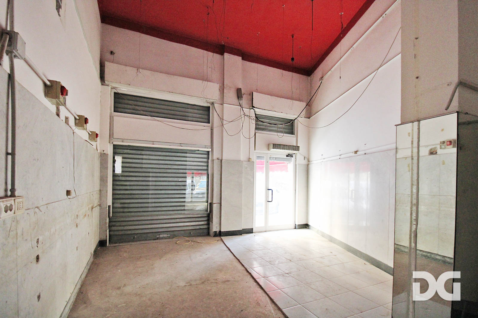 Immobiliare Del Guasta FEREGGIANO - LARGO MERLO – LOCALE COMMERCIALE MQ. 40 